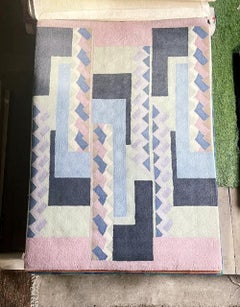 Tisca Geometrisches Muster Handgetufteter Wollteppich, signiert "ILES", Frankreich, 1990er Jahre