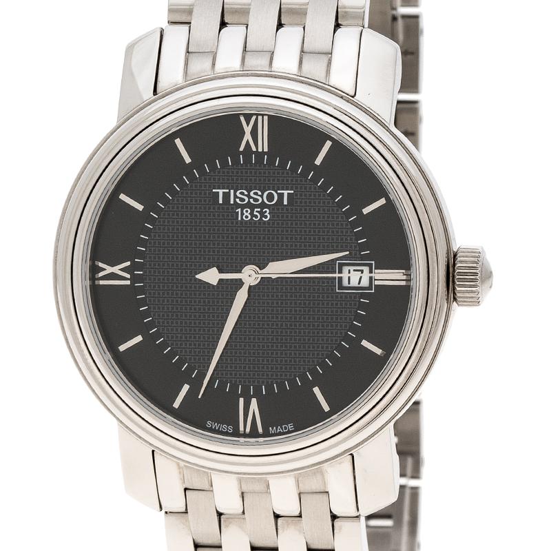 Diese kultige Bridgeport-Uhr aus dem Hause Tissot besticht durch ihren luxuriösen Stil und ihre minimalistische Silhouette. Sie besitzt ein Edelstahlgehäuse mit einem Gehäusedurchmesser von 40 mm und ist mit einem klassischen runden Zifferblatt