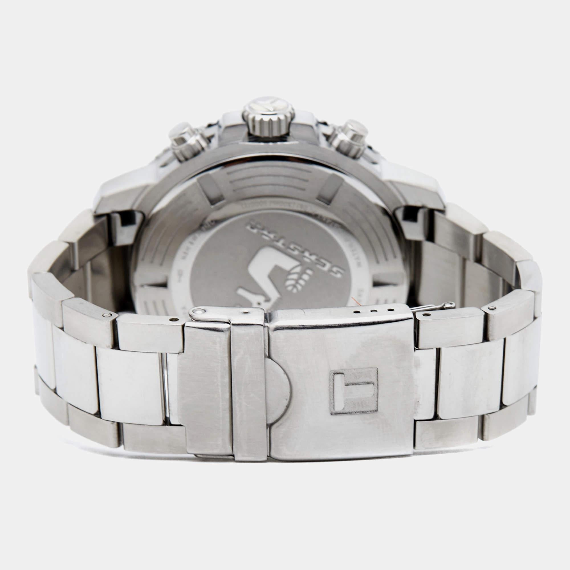 Découvrez la montre Tissot Seastar 1000 T120.417.11.041.00, un garde-temps étonnant qui respire l'élégance et la fonctionnalité. Avec son boîtier élégant en acier inoxydable de 45,50 mm et son cadran bleu saisissant, cette montre allie style et