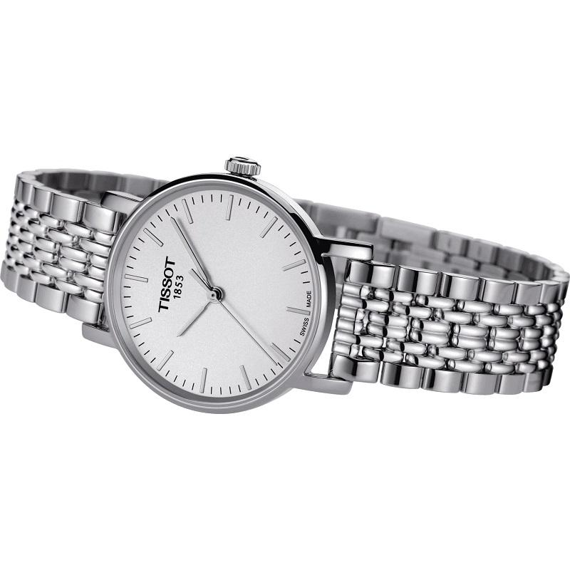 Collection 	T-Classic
Gender 	LADY
Case shape 	ROUND
Water resistance 	Water-resistant up to a pressure of 3 bar (30 m / 100 ft)
Case Material 	316L stainless steel case
Length (mm) 	30
Width (mm) 	30
Lugs (mm) 	15
Thickness (mm) 	6.15
Crystal