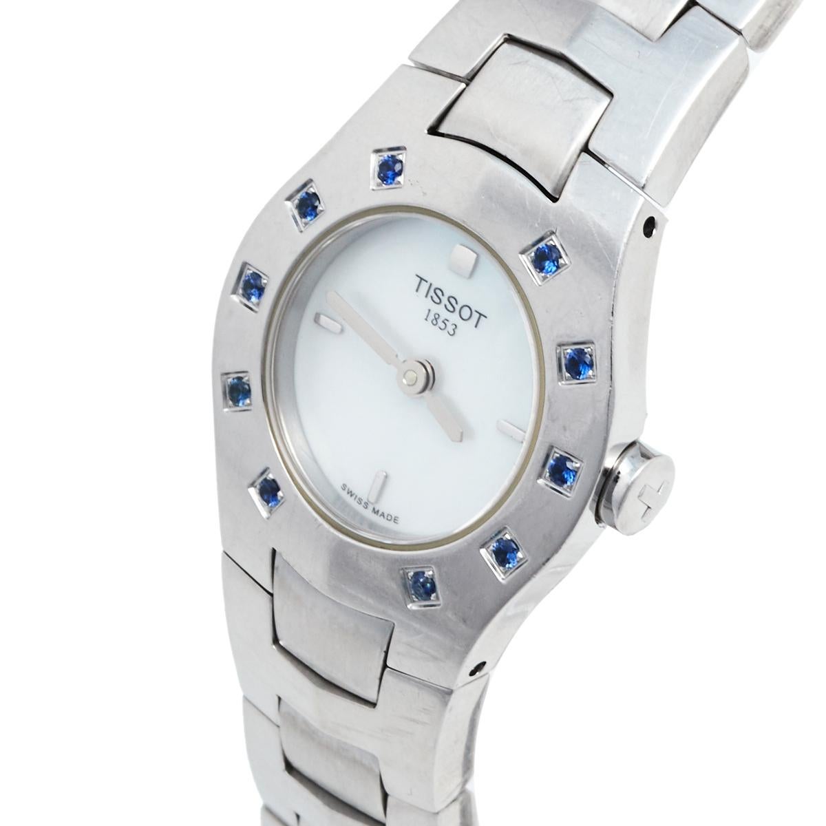 Tissot watches are impressions of contemporary times, while they exude a charm that is timeless. This L521.112 watch is one such piece! It comes crafted from stainless steel with a round case having a diameter of 23 mm. The mother of pearl dial is