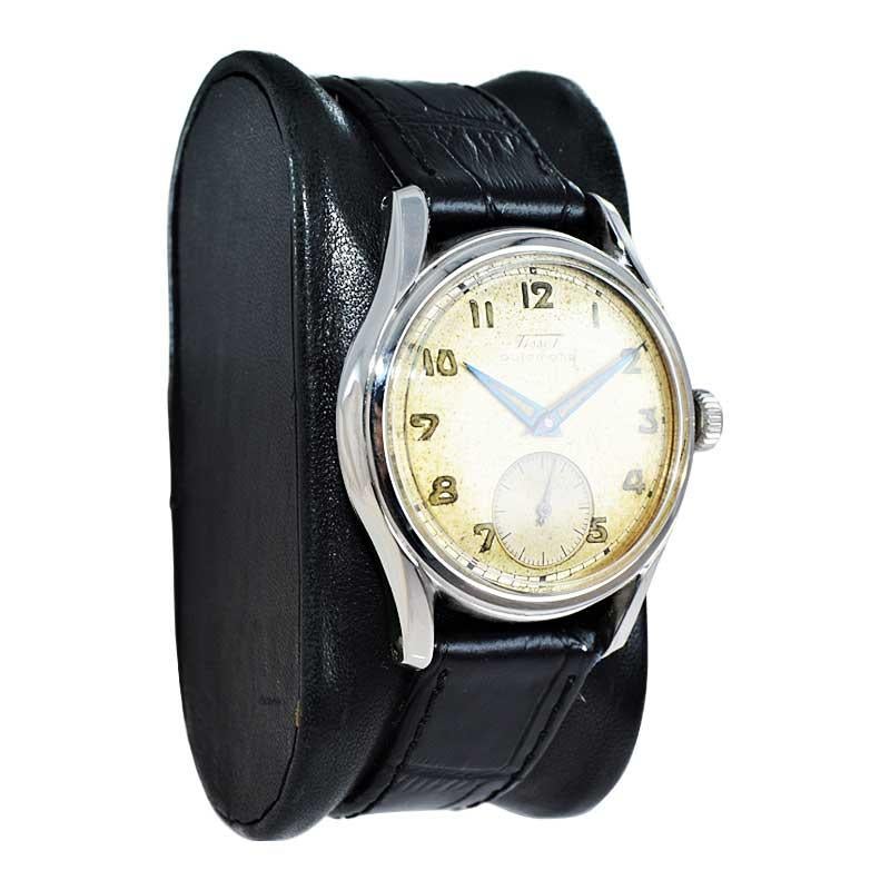 FACTORY / HOUSE: Tissot Watch Company
STYLE / REFERENCE: Round 
METAL / MATERIAL: Stainless Steel
CIRCA / YEAR: 1940's
DIMENSIONS / SIZE: Length 40mm x Diameter 33mm
MOVEMENT / CALIBER: Automatic Winding / 17 Jewels 
DIAL / HANDS: Original Silvered