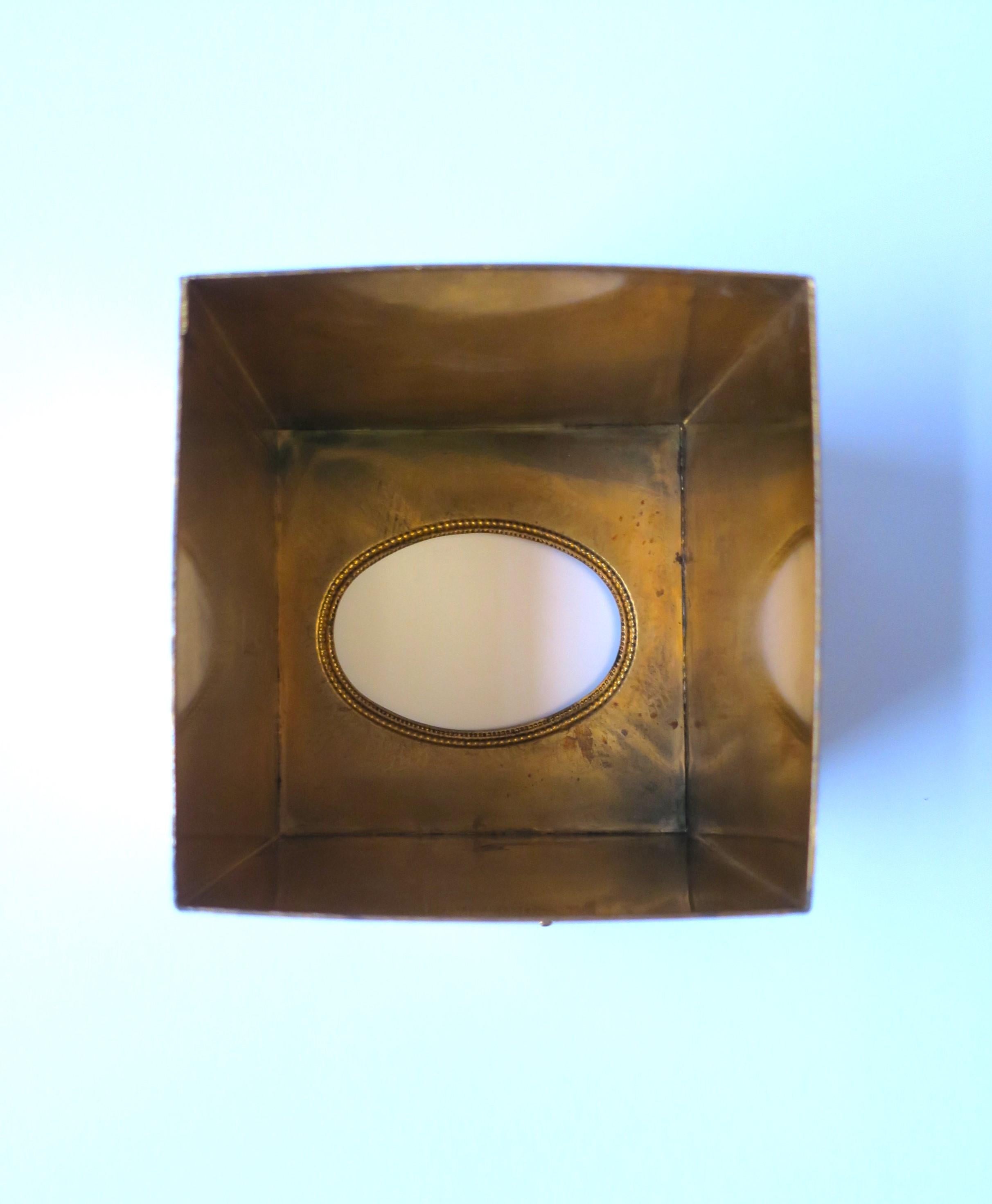 Goldfarbener Tissue-Box-Deckel mit Seil- und Quastendesign im Angebot 5