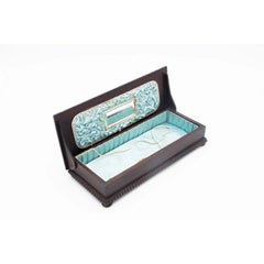Tissue box with wooden details and rosewood trembles