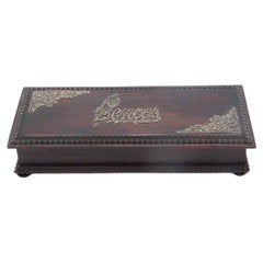 Tissue box with wooden details and rosewood trembles