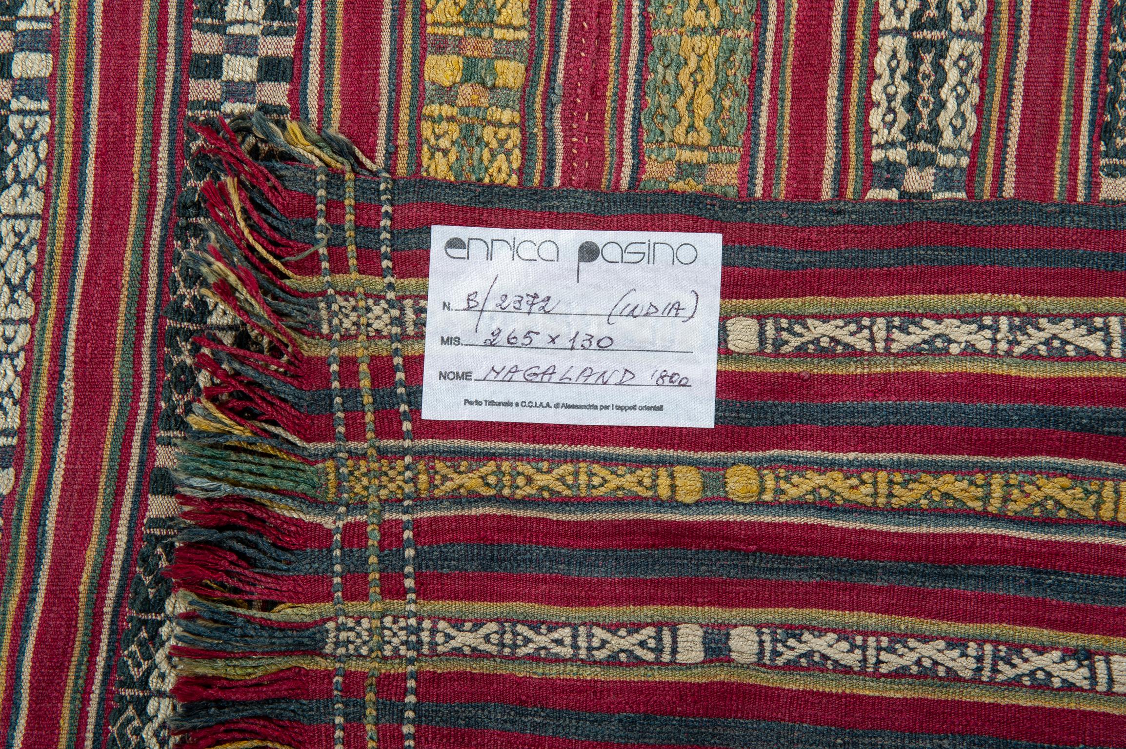 B/2372 - Antiker indischer Schal aus Nagaland (Indien) - Nagaland ist einer der kleineren Bundesstaaten in Indien und fast alle  ist gebirgig. Dieser Schal ist antik, aus dem Jahr '800, und kann getragen oder auf einen Tisch gelegt werden. JETZT mit