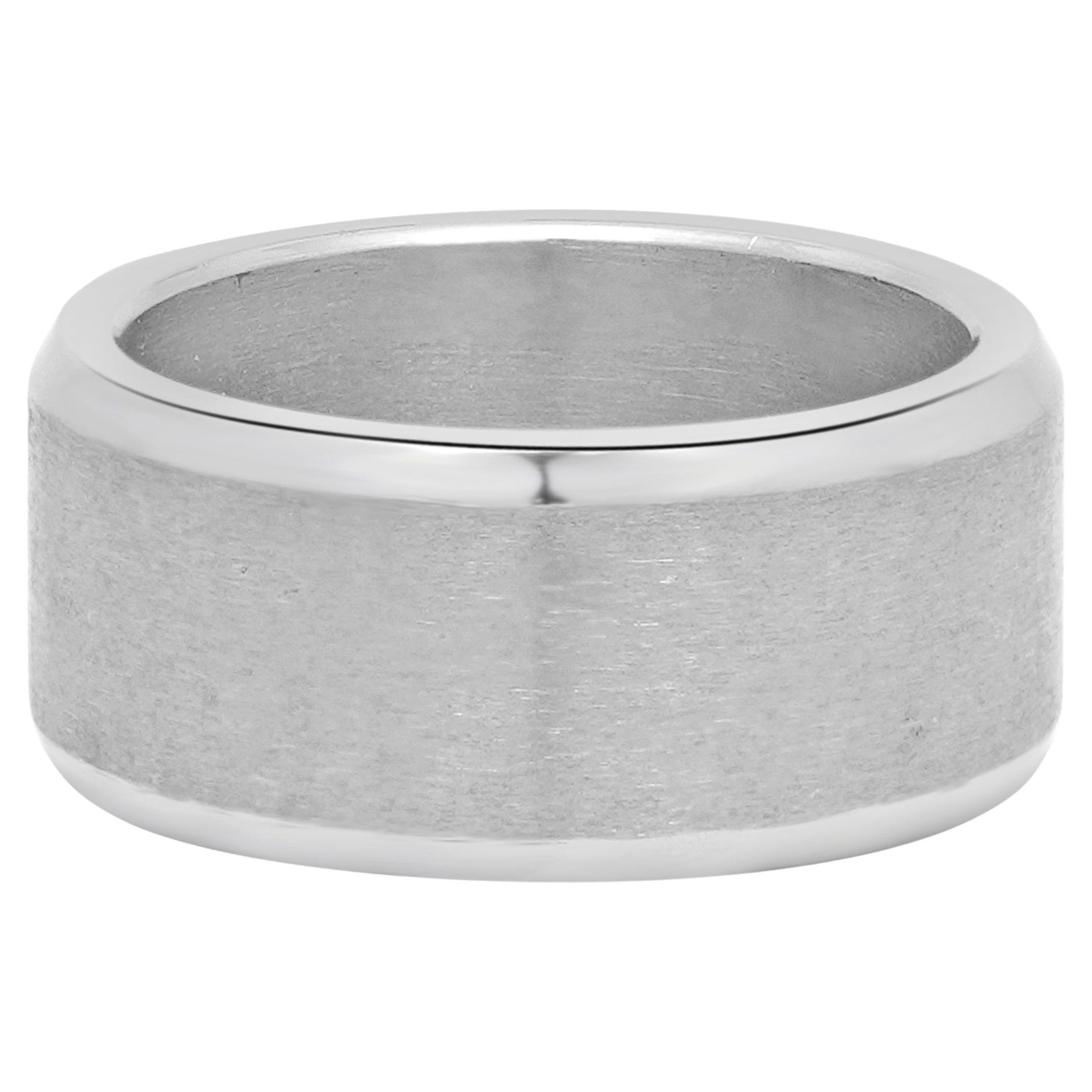 Anello in titanio con bordo smussato in vendita