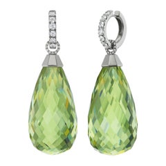 Orecchini a goccia in titanio con diamante e ambra verde