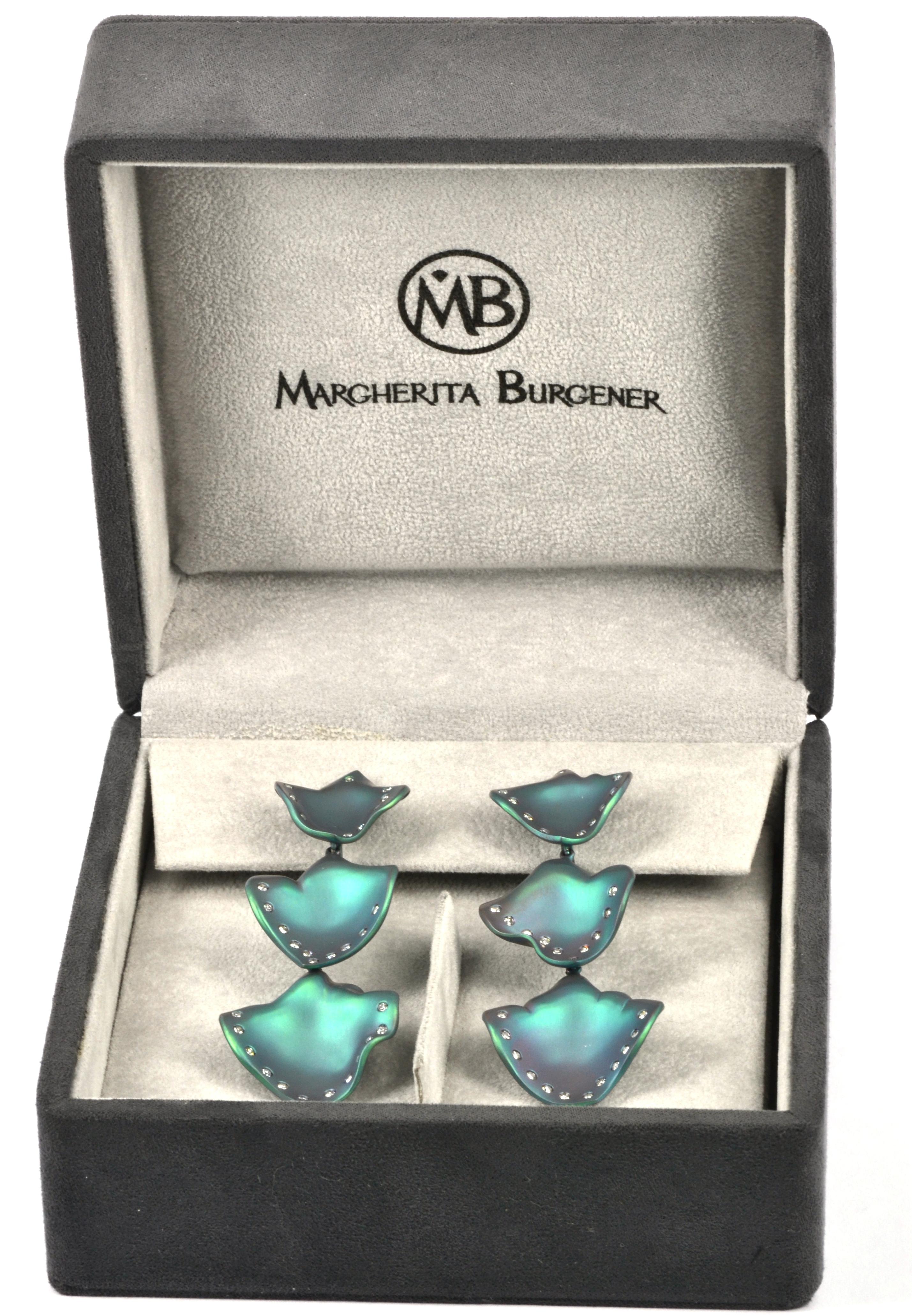 Handmade in titanium, oxidized mat green color (color in titanium is stable), set with natural diamonds.
Extremely comfortable thanks to the lightness of titanium.

18 KT rose gold grams 1.97
n. 66 diamonds total carat 0.82 F/G color and VVS clarity