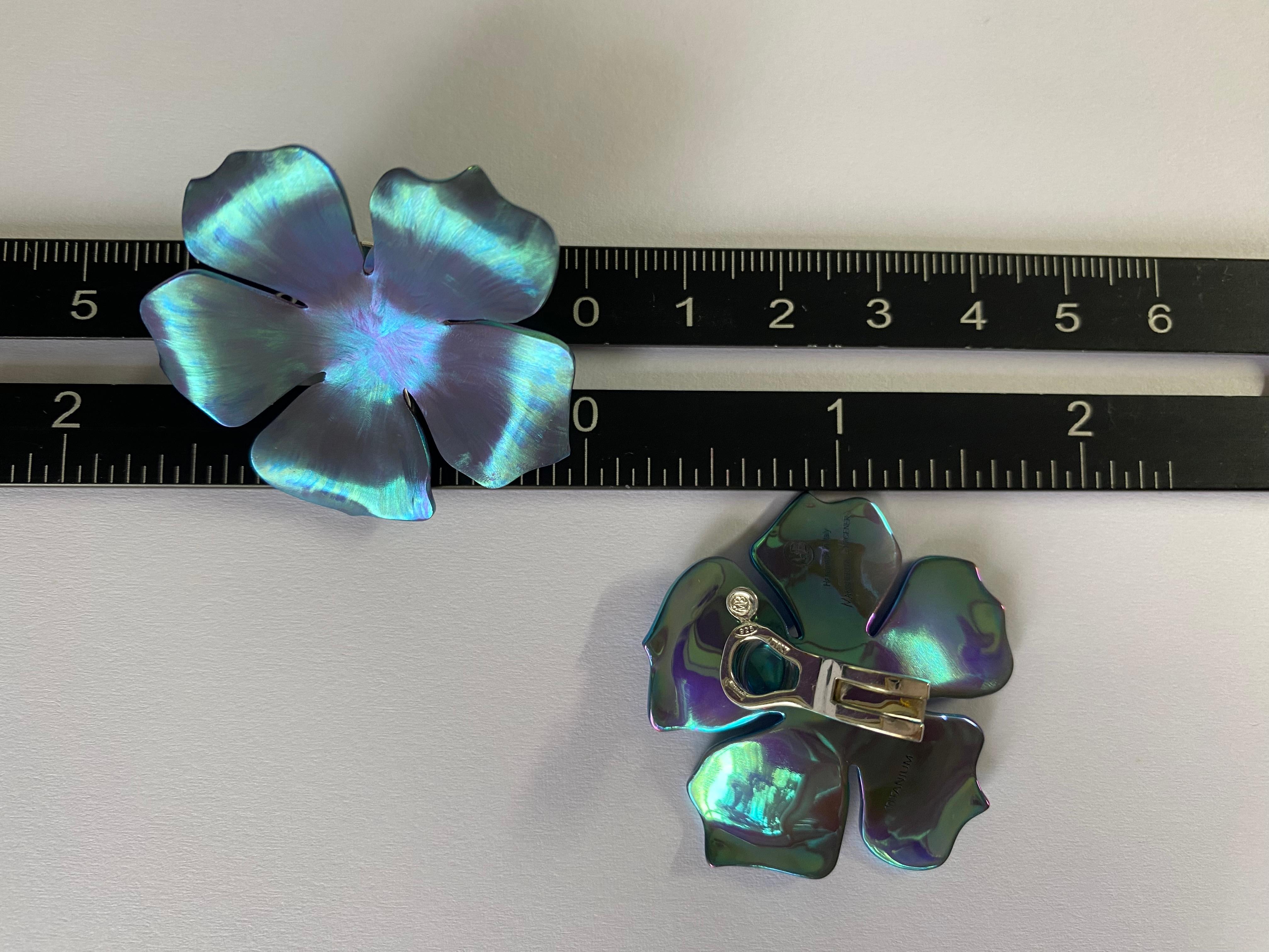Contemporary Titanium Silver 18 Karat White Gold Made in Italy Sakura Earrings For Sale