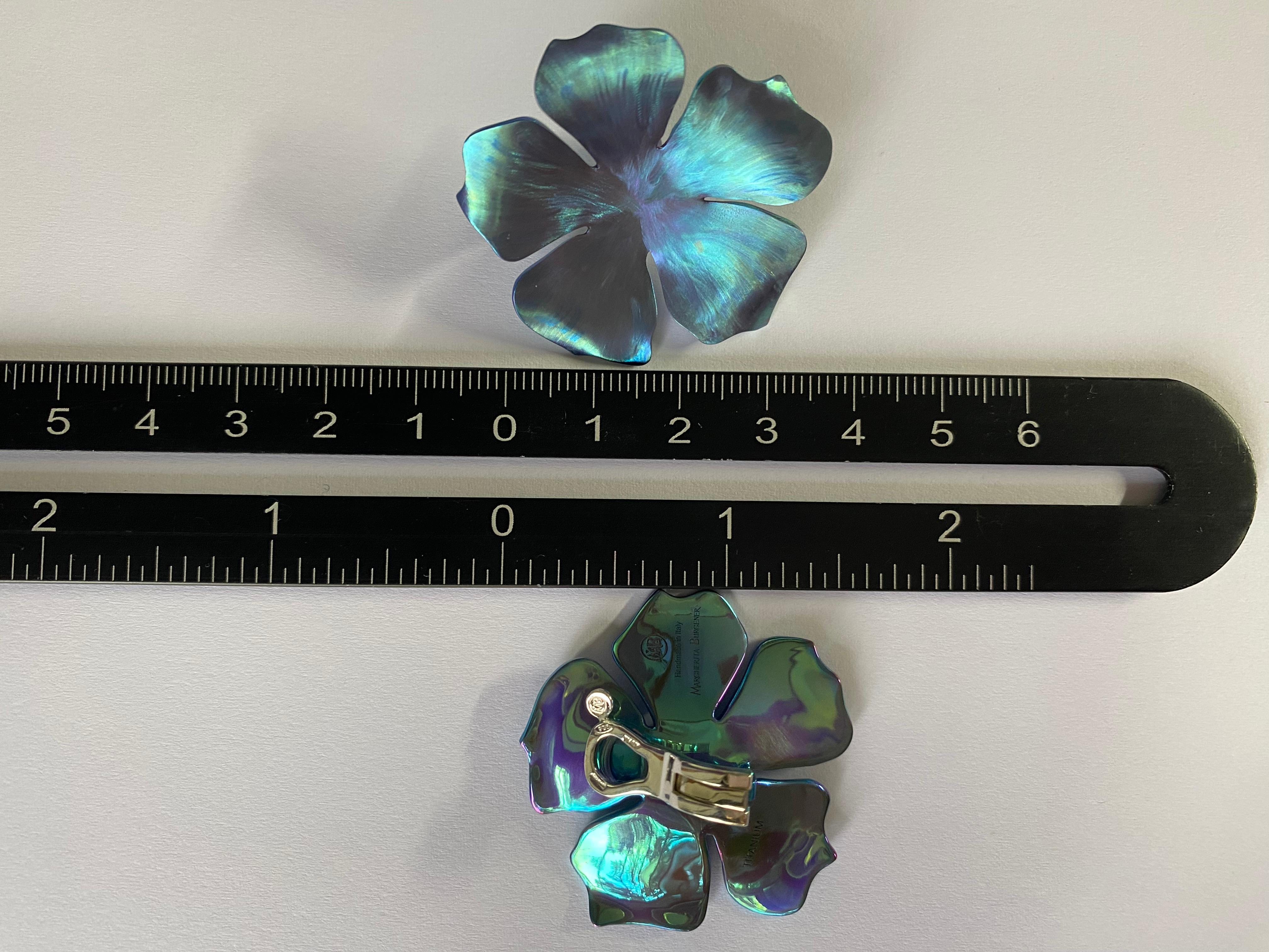 Titanium Silver 18 Karat White Gold Made in Italy Sakura Earrings For Sale 1