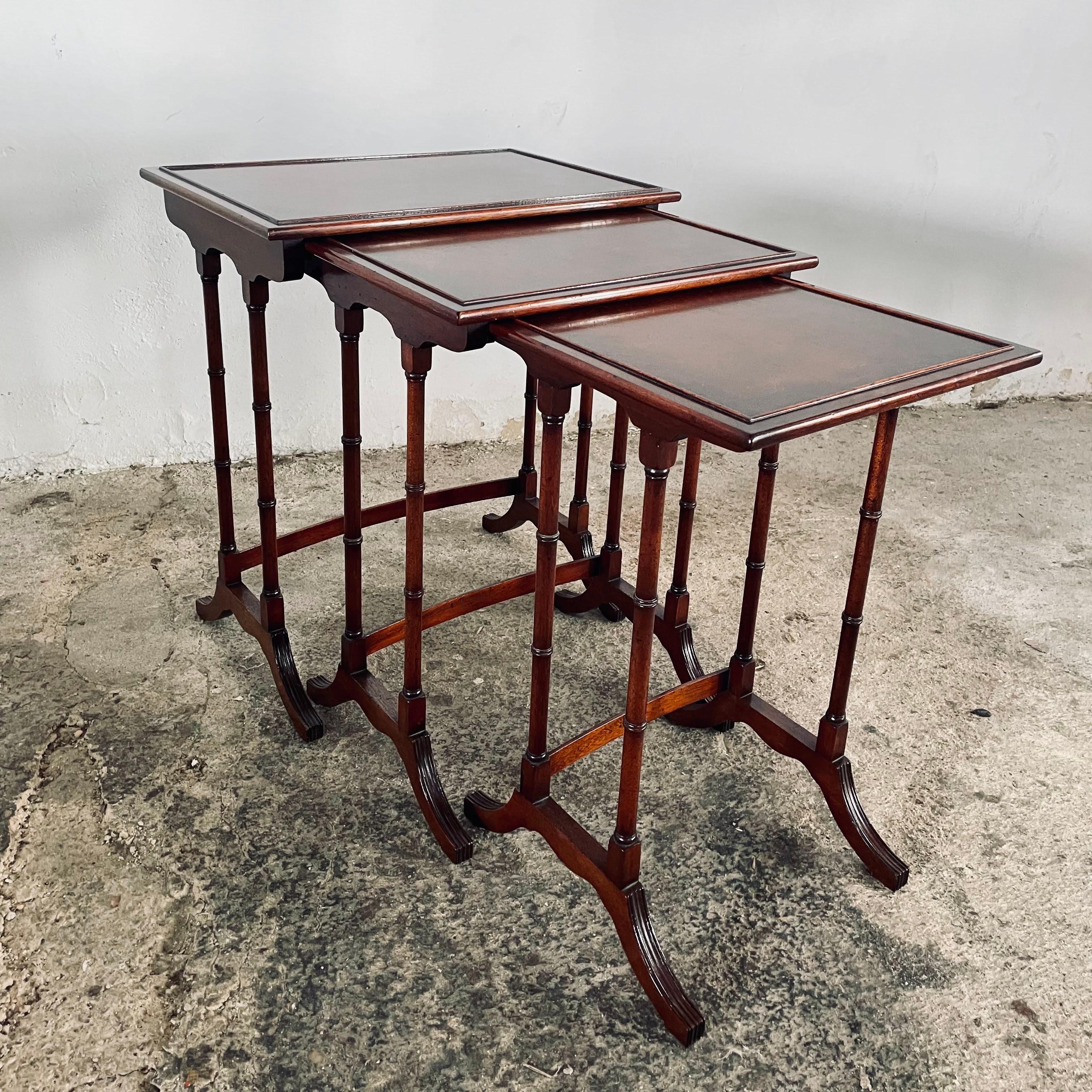 Titchmarsh & Goodwin Bespoke Mahogany Nest of Tables In Good Condition For Sale In PEGO, ES