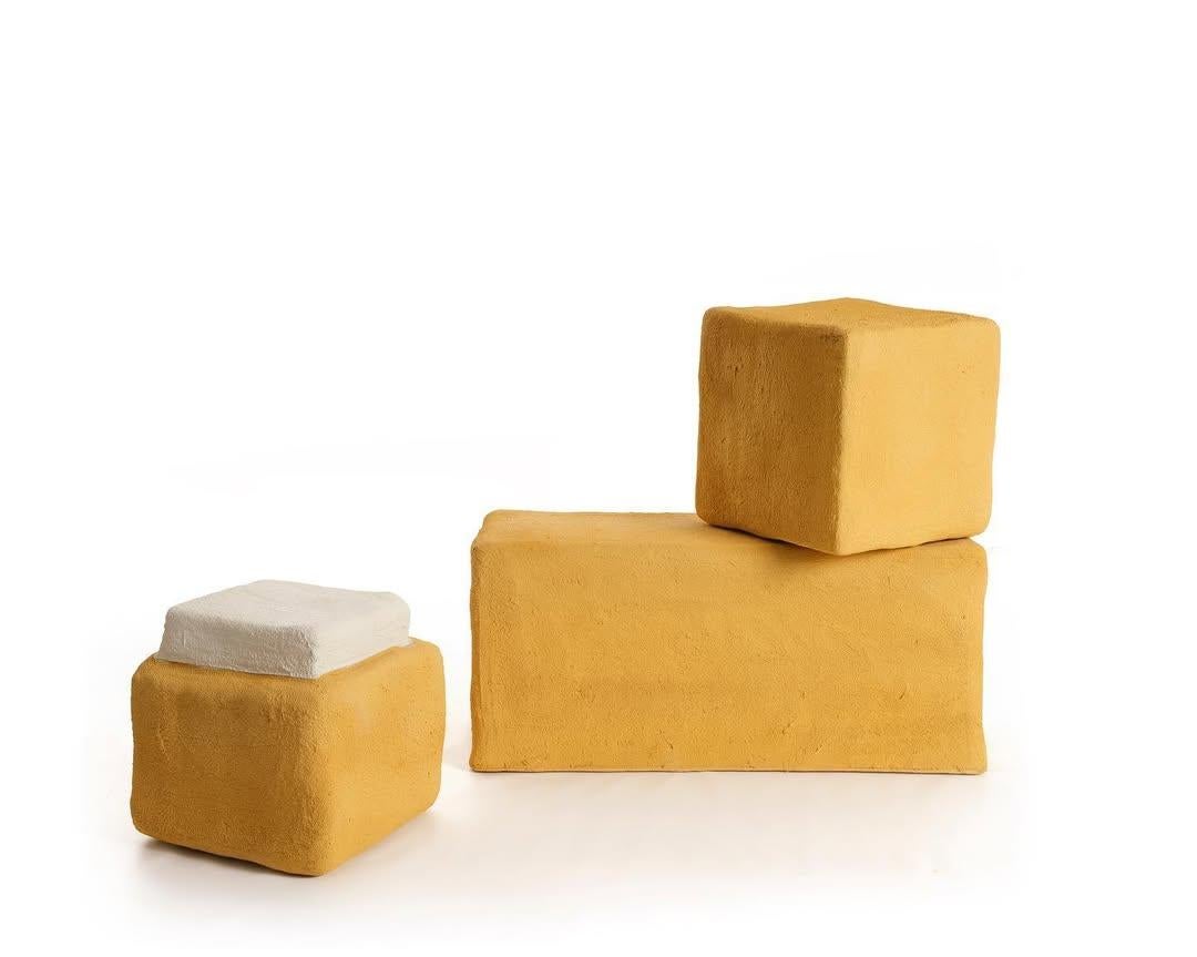 TITI 01 Skulpturaler Hocker aus gelbem Beton für alle Wetterlagen von Mary-Lynn & Carlo (21. Jahrhundert und zeitgenössisch) im Angebot