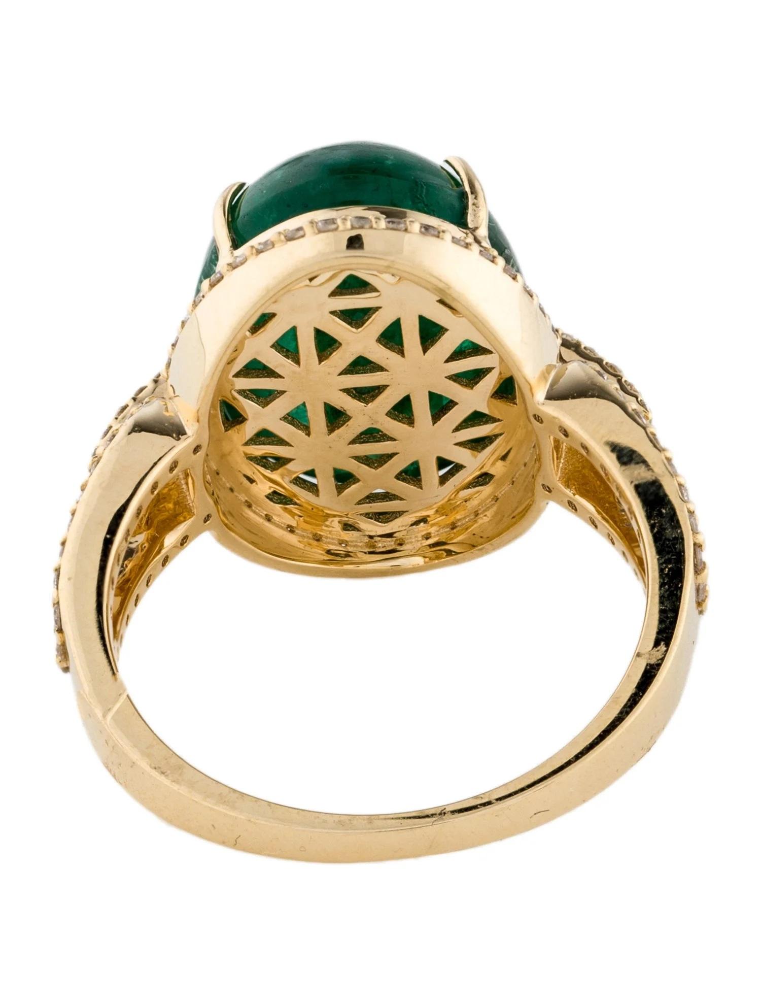 Taille émeraude Titre de la bague cocktail en or jaune 14 carats, émeraude et diamants, taille 6,5, cabochon ovale en vente