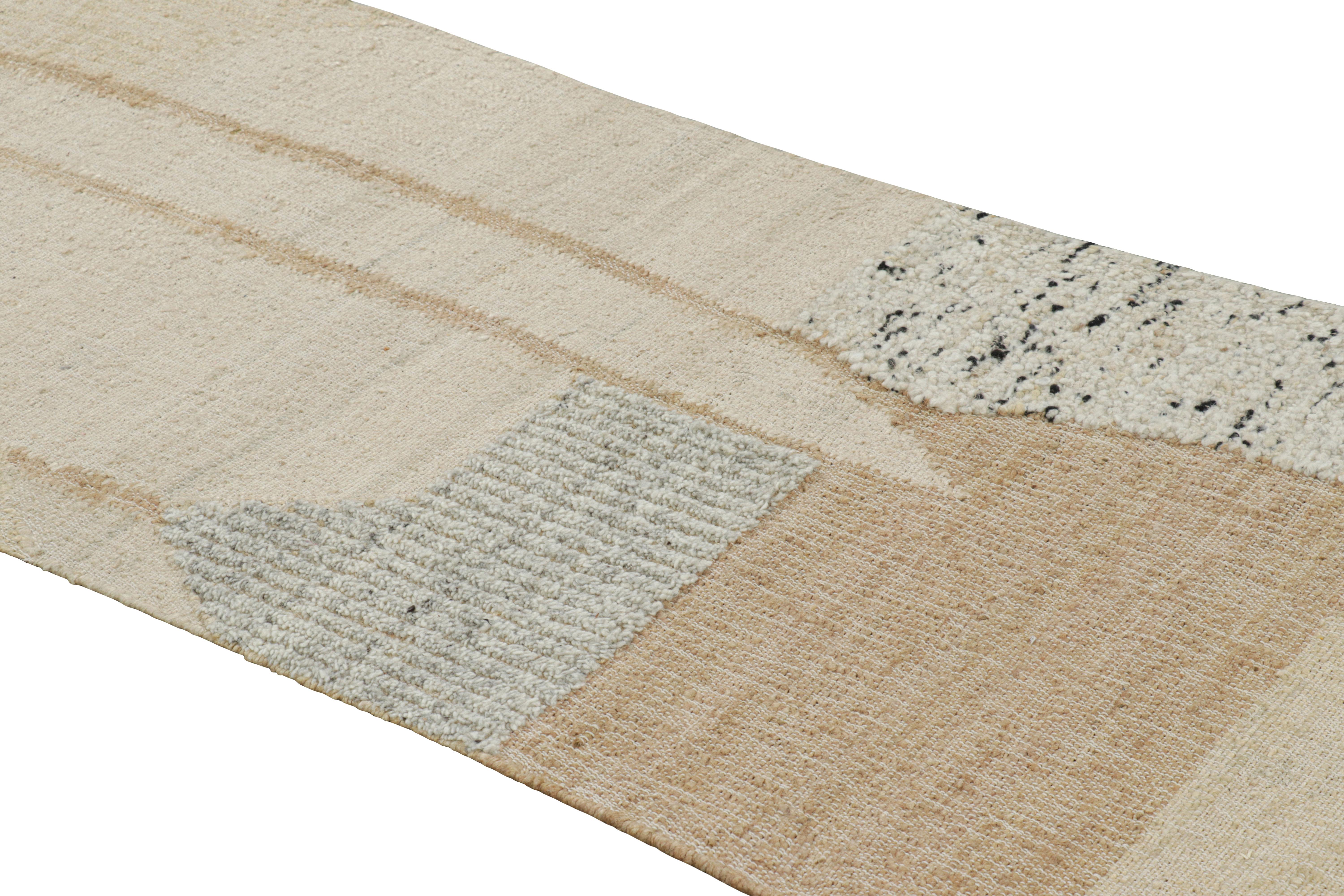  Réalisé en laine et jute tissés à la main, ce chemin de table 3x8 à armure plate représente une nouvelle ligne passionnante et personnalisable de la Collection Rug & Kilim. 

Sur le Design : 

Ce tapis contemporain présente un motif géométrique