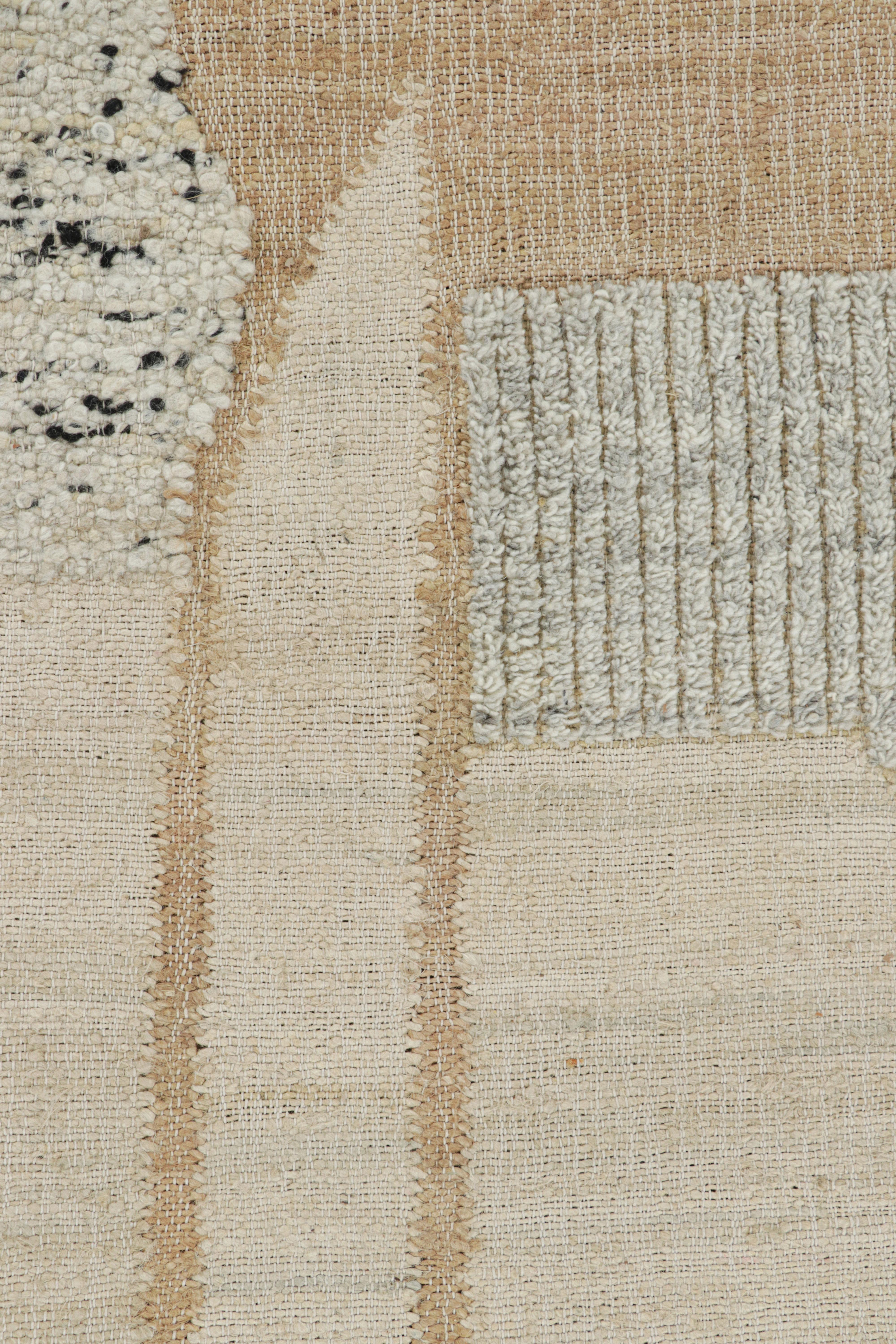 Modern Title: Rug & Kilim’s Flatweave Runner Rug with Cream and Beige Geometric Patter For Sale
