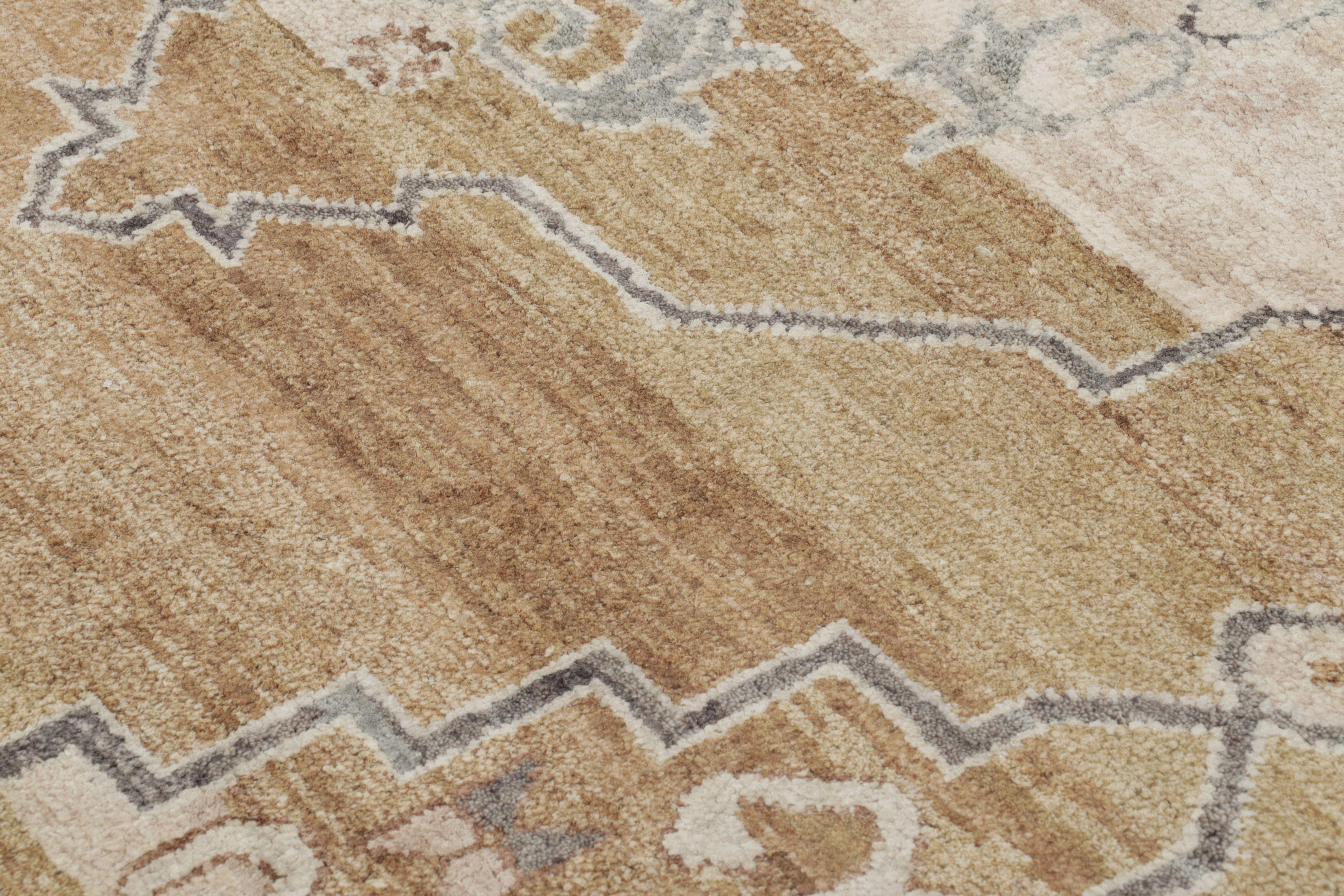  Ce magnifique tapis 8x10 de la Collection Modern Classics de Rug & Kilim est une œuvre d'art tribale lumineuse, entièrement nouée à la main en soie pure. Le motif présente cinq médaillons stylisés surdimensionnés de couleur crème et grise, disposés