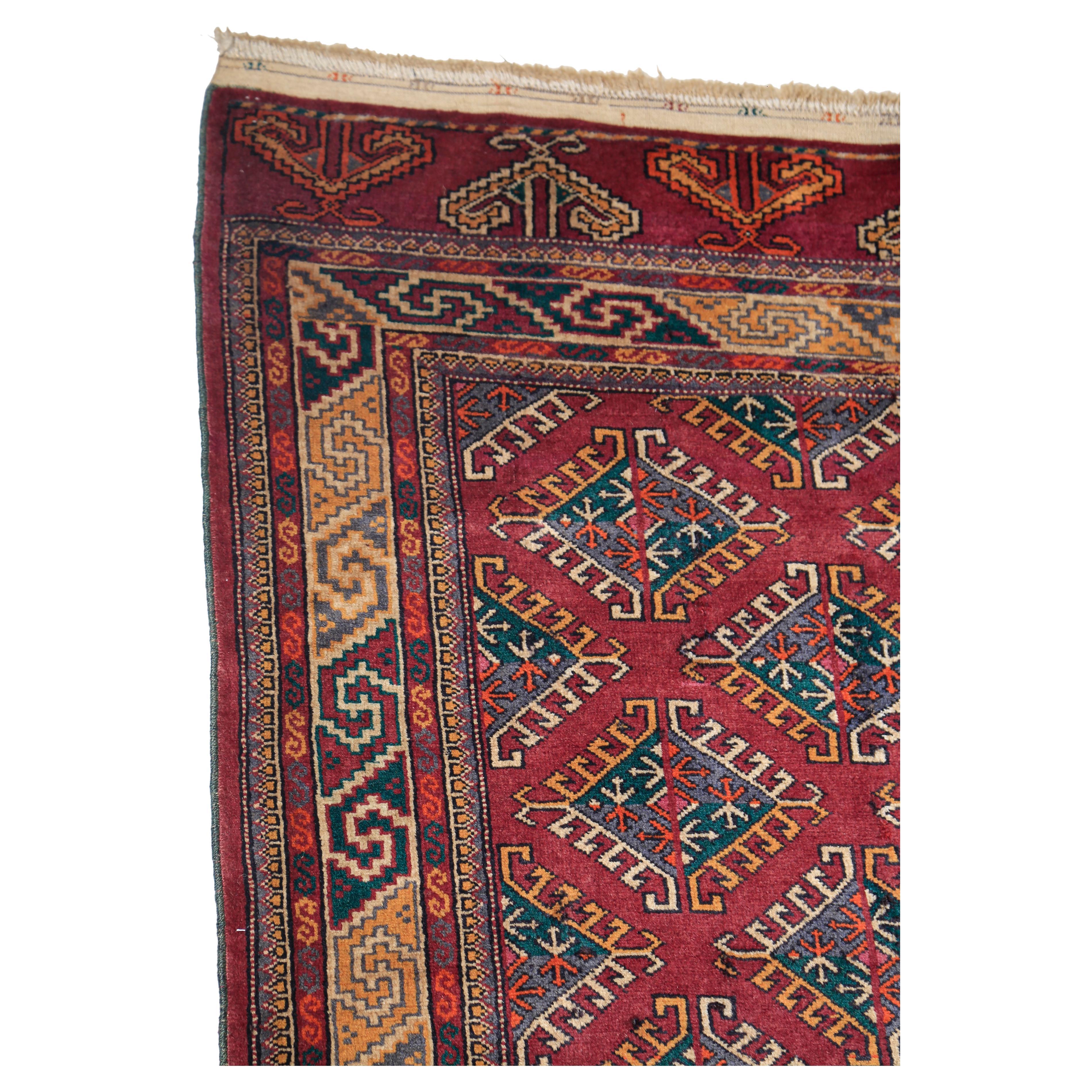 An example of a particularly sparkling, dynamic Yomud woven by a tribal woman circa 1950. The borders – both outer and inner, deserve some careful inspection, excellent condition. What makes this piece so pleasing to us, is the unusually wide color