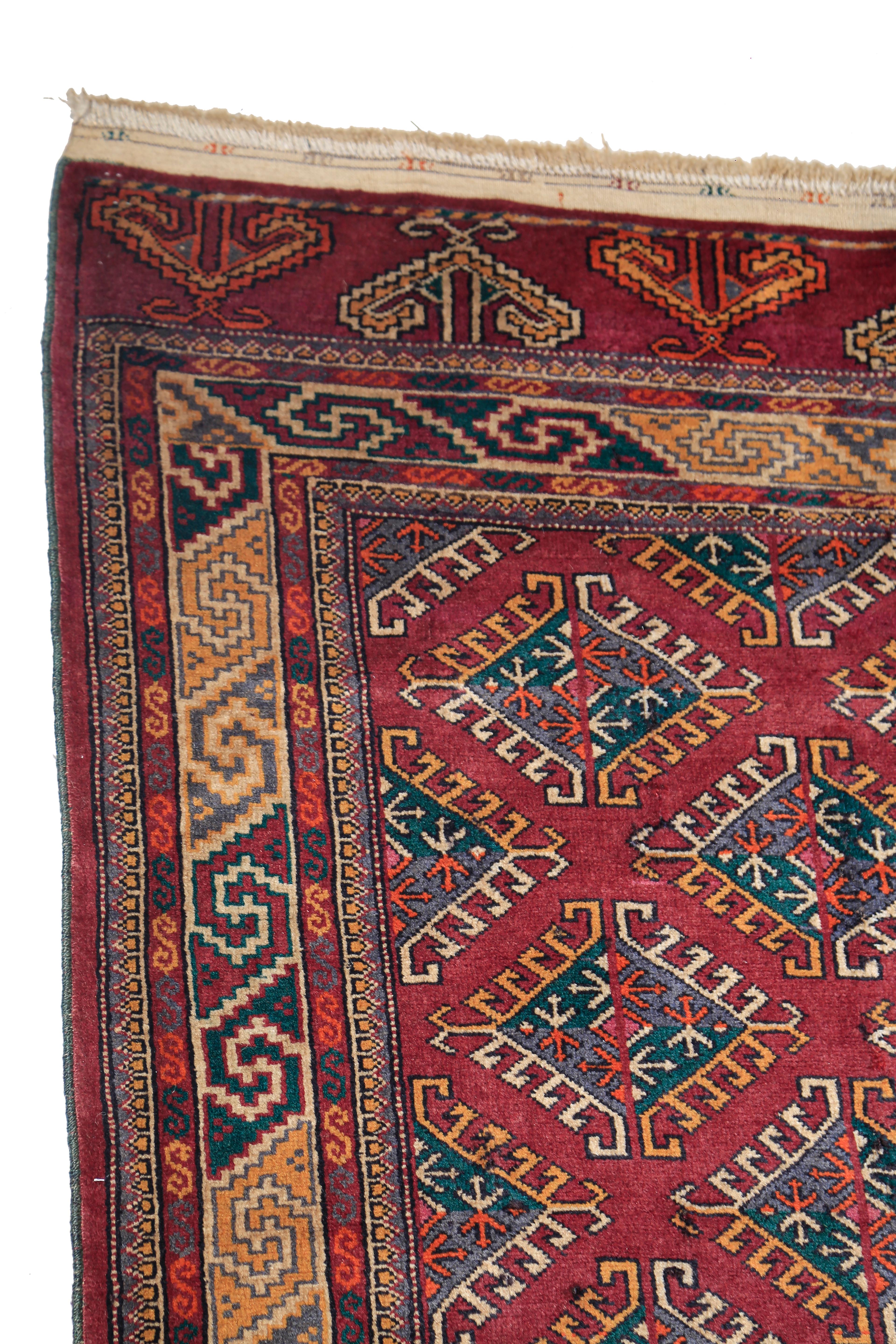 Title Vintage Yomud Tribal Rug In Excellent Condition For Sale In WYNNUM, QLD
