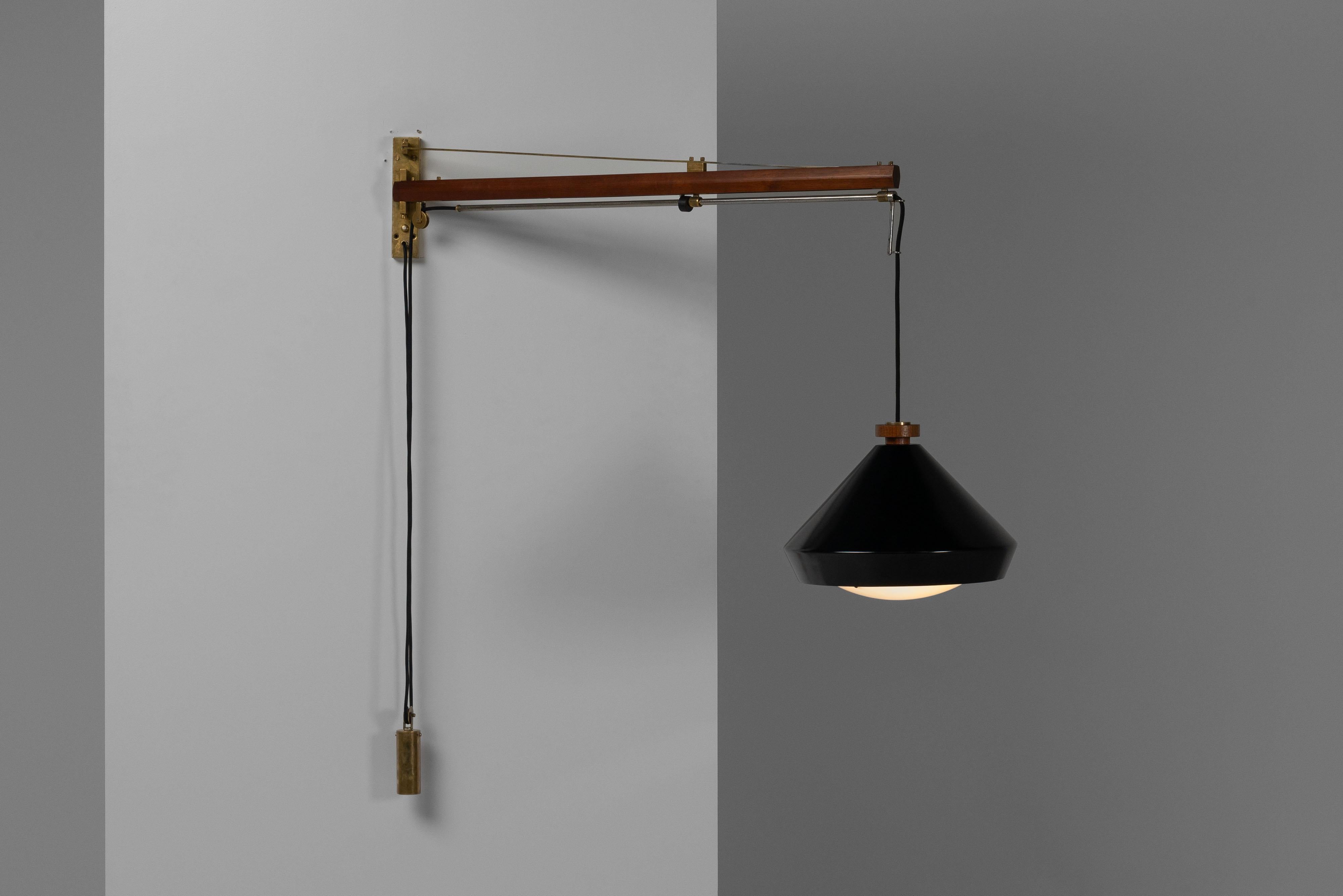 Mid-Century Modern Tito Agnoli 177a wall lamp Oluce Italy 1957 For Sale