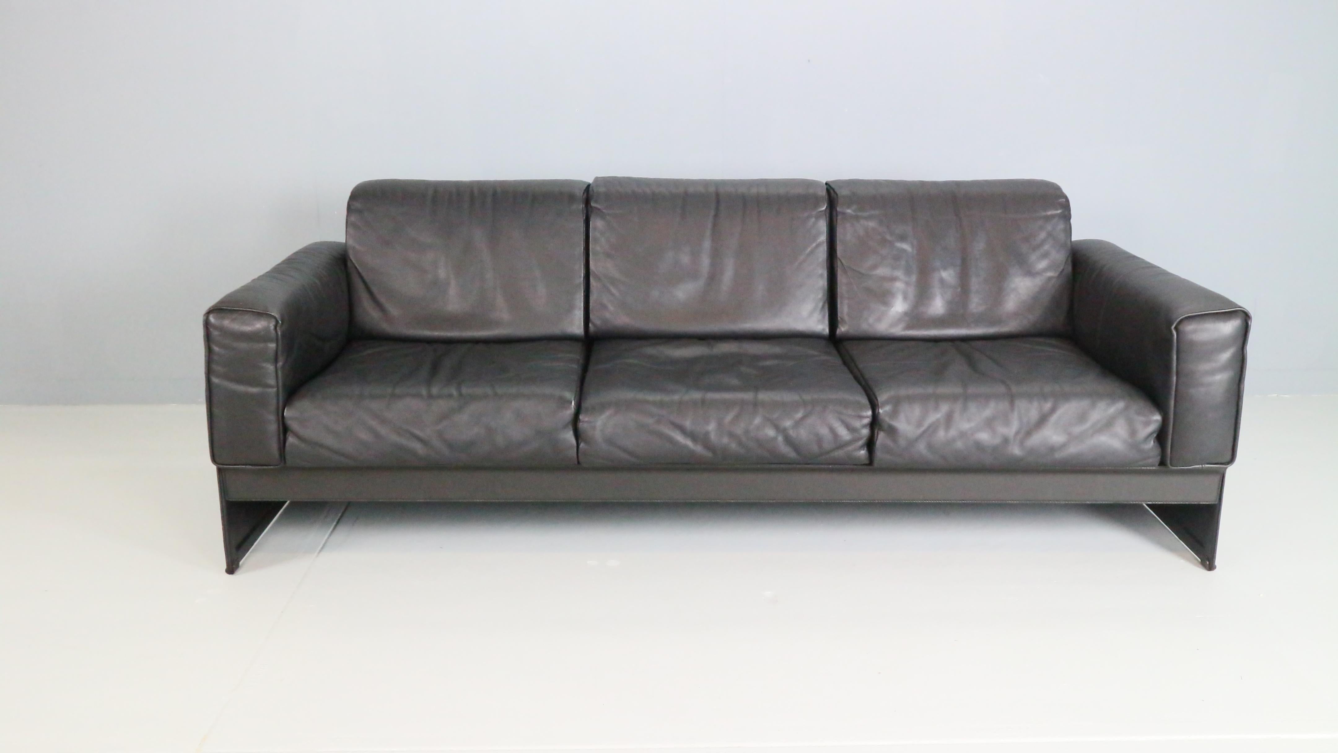 Tito Agnoli 3-Sitzer Korium Sofa für Matteo Grassi - Schwarzes Leder (Moderne der Mitte des Jahrhunderts) im Angebot