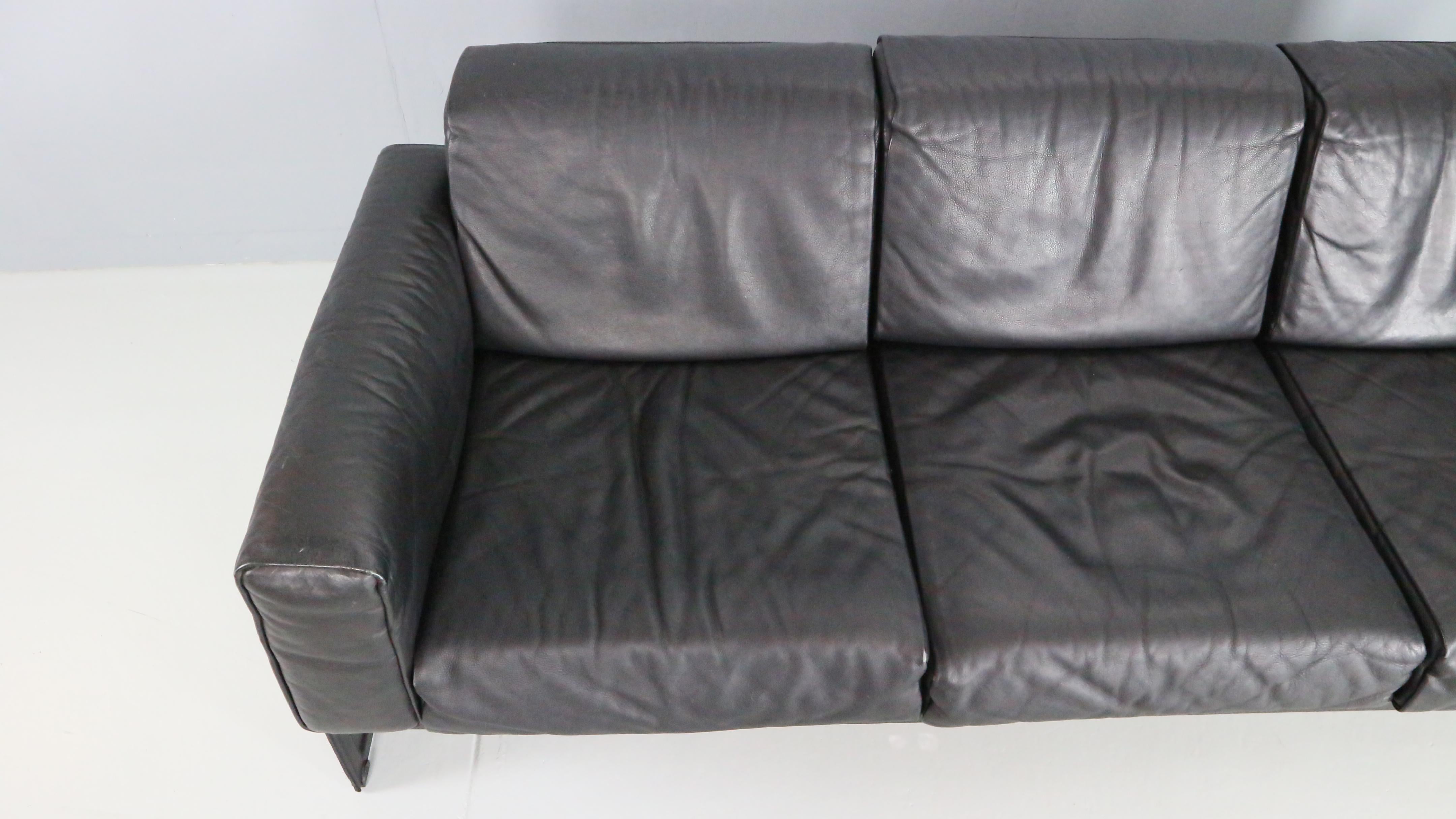 Tito Agnoli 3-Sitzer Korium Sofa für Matteo Grassi - Schwarzes Leder im Angebot 1