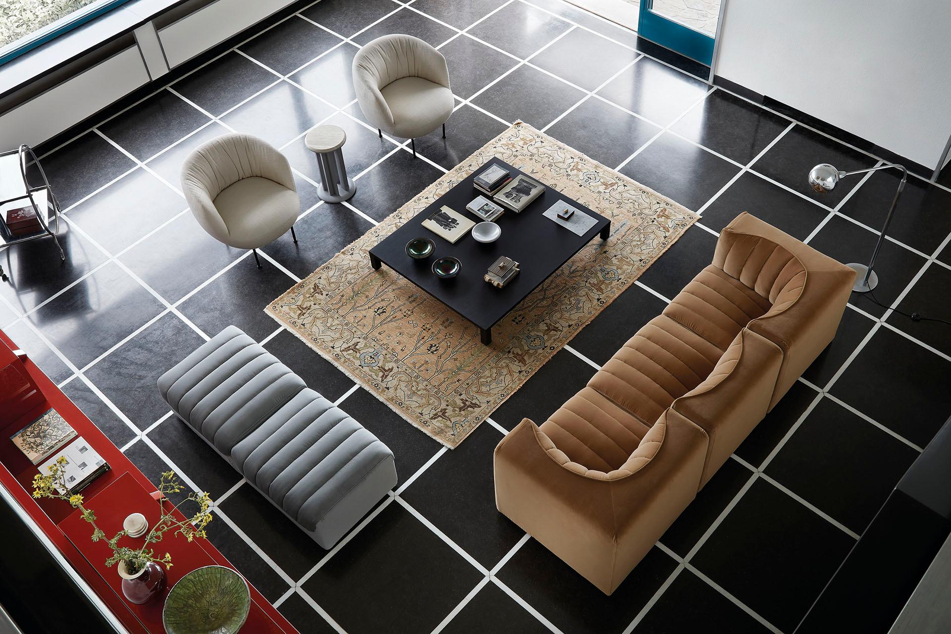 Tito Agnoli '9000' Sofa 1969 für Arflex, Italien. Neue, aktuelle Produktion.

Modulares Sitzsystem, dieses Angebot ist für einen 3-Sitzer 240cm.

Das modulare Sitzsystem '9000' von Tito Agnoli ist ein kompaktes, abgerundetes Sitzsystem, mit dem sich