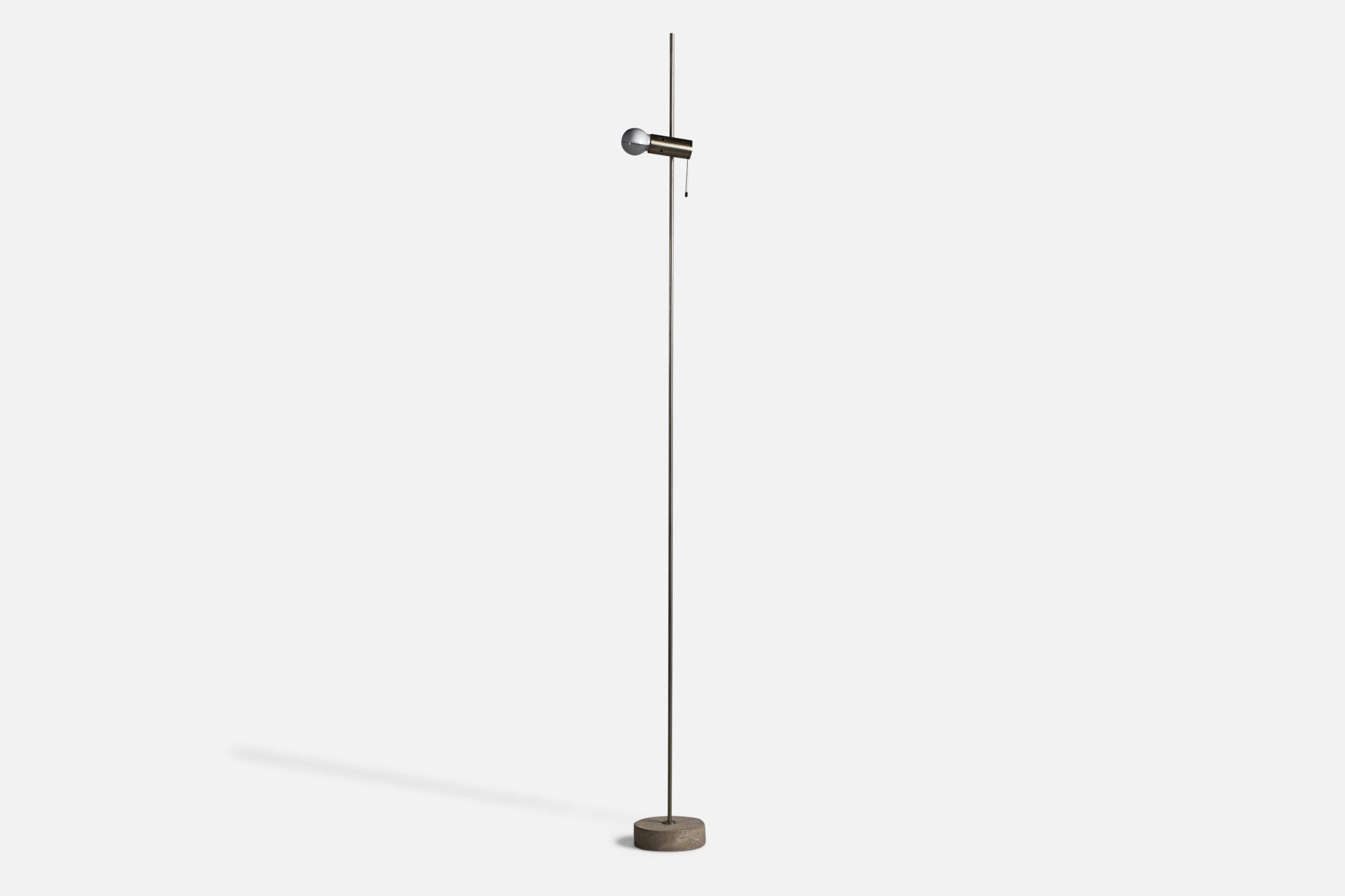 An adjustable steel and metal floor lamp designed by Tito Agnoli and produced by O-Luce, Italy, 1953. 
Overall Dimensions (inches): 75