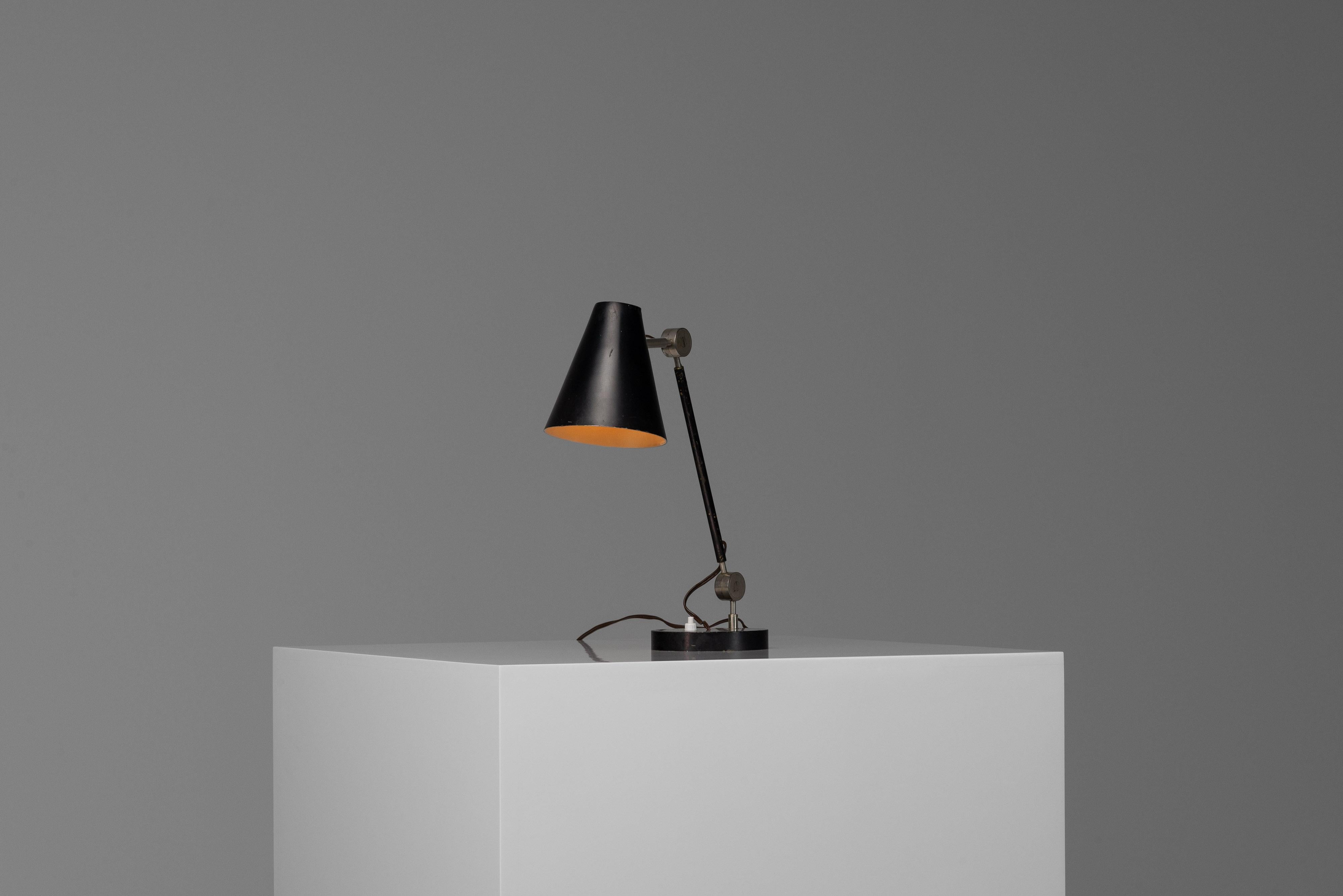 Mid-Century Modern Lampe de table réglable Tito Agnoli, modèle 249 Oluce, Italie 1956 en vente