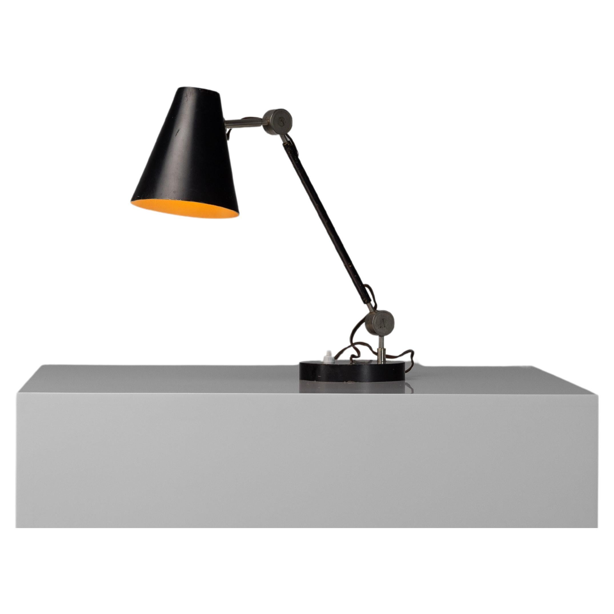 Lampada da tavolo orientabile Tito Agnoli modello 249 Oluce Italia 1956
