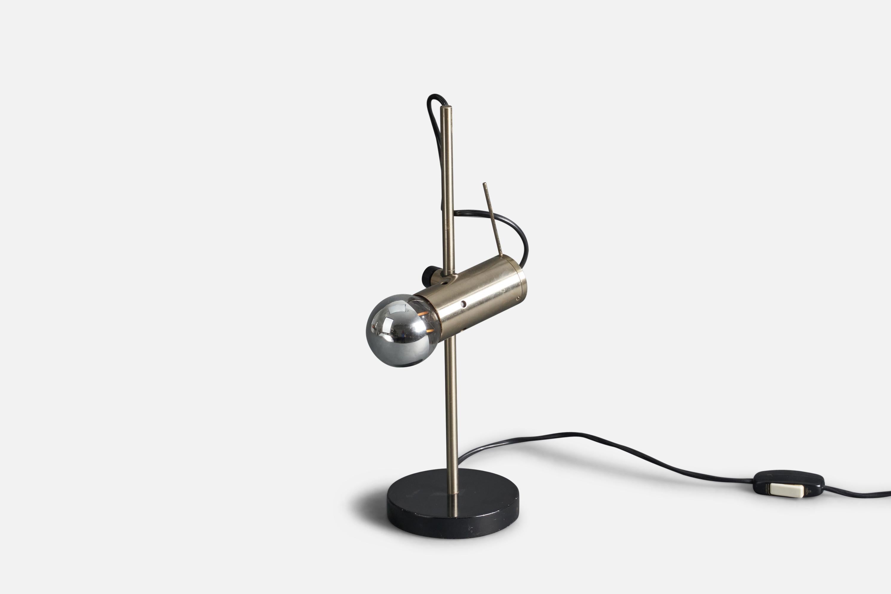 A steel and metal table lamp designed by Tito Agnoli and produced by O-Luce, Italy, 1953.

Socket takes standard E-26 medium base bulb.

There is no maximum wattage stated on the fixture.