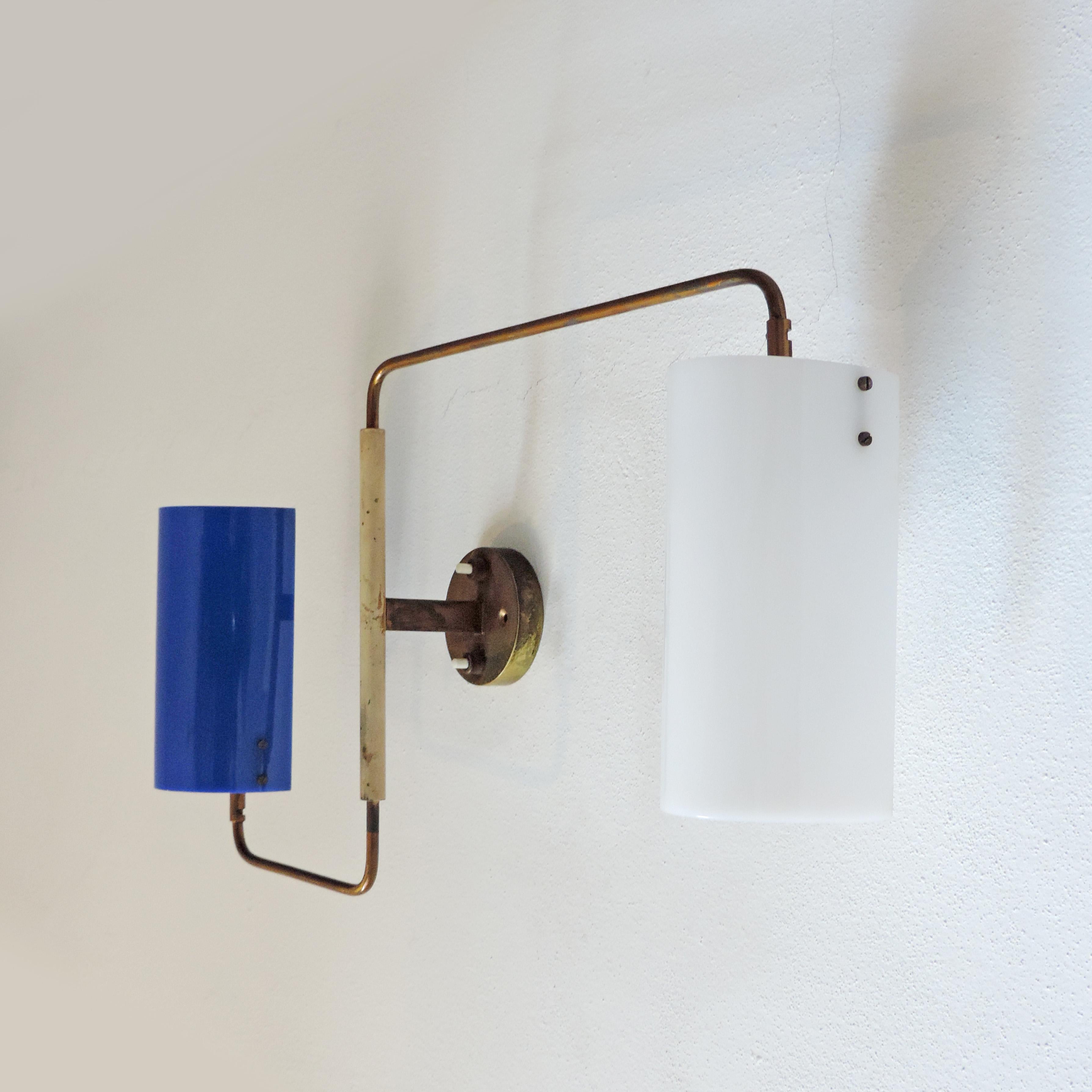 Tito Agnoli Adjustable Wall Lamp in Brass and Plexiglas for Oluce, Italy, 1950s 2
