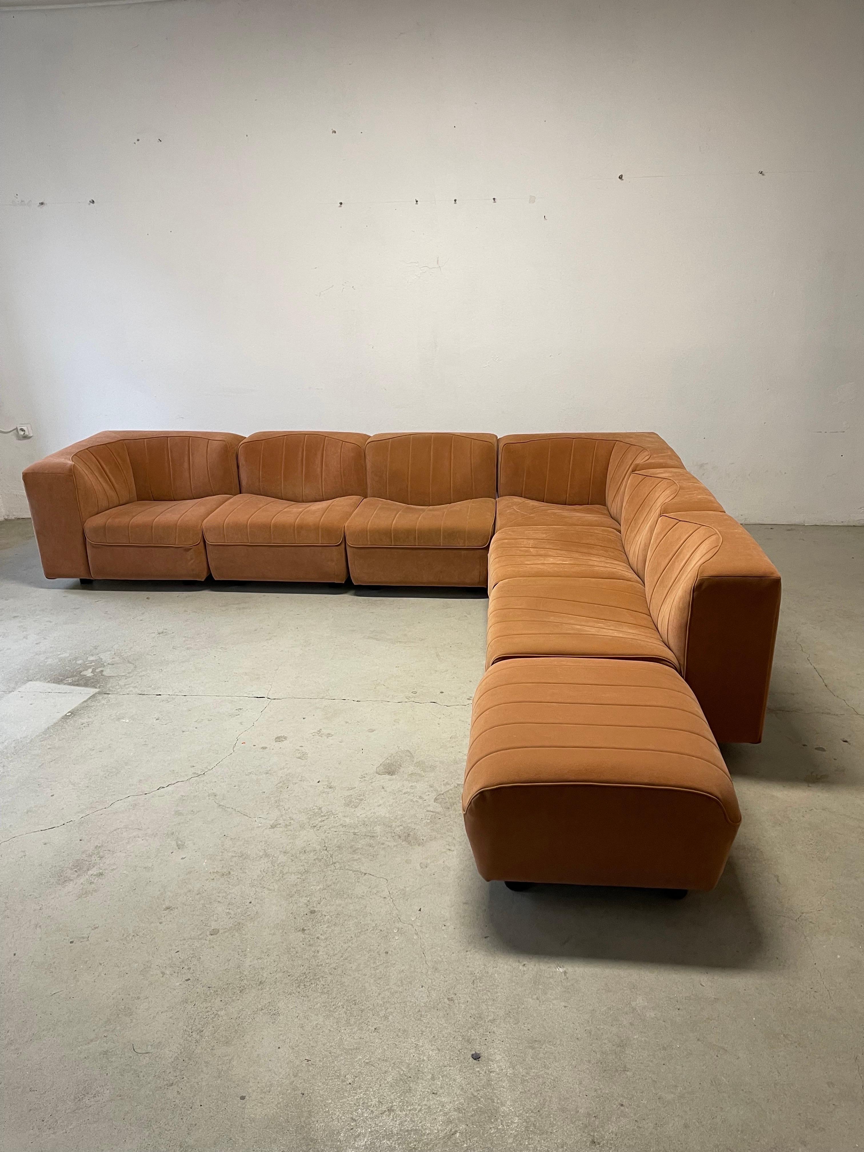 Tito Agnoli Arflex Sectional Sofa Model '9000' in Terracotta Suede Upholstery For Sale 2