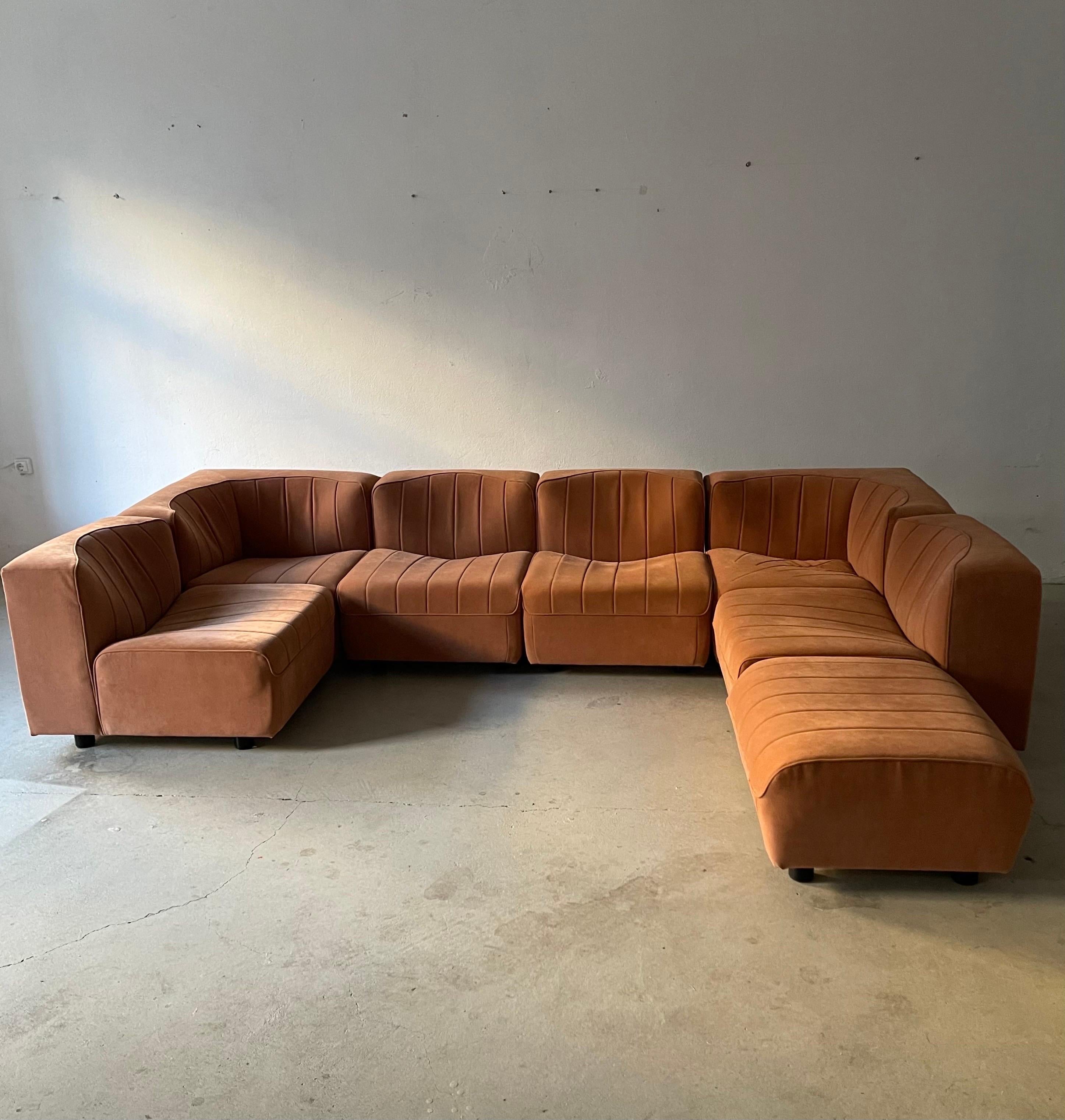Tito Agnoli Arflex Sectional Sofa Model '9000' in Terracotta Suede Upholstery For Sale 4