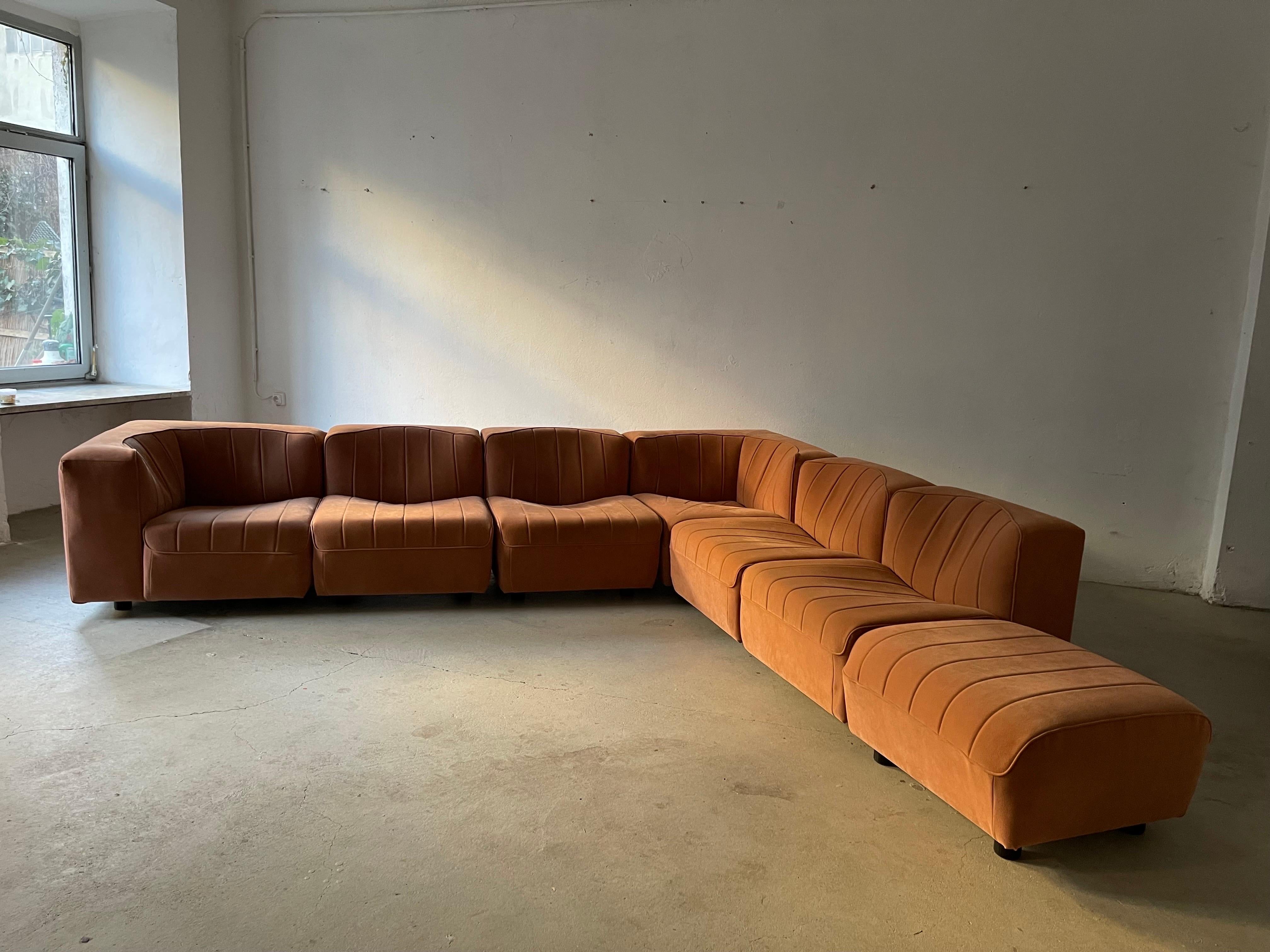 Tito Agnoli for Arflex, modular sofa model '9000', in light terracotta colored suede upholstery with 7 modular elements. 

All sectional elements from the famous model '9000' can be used freely and apart from one another. The backs and armrests are