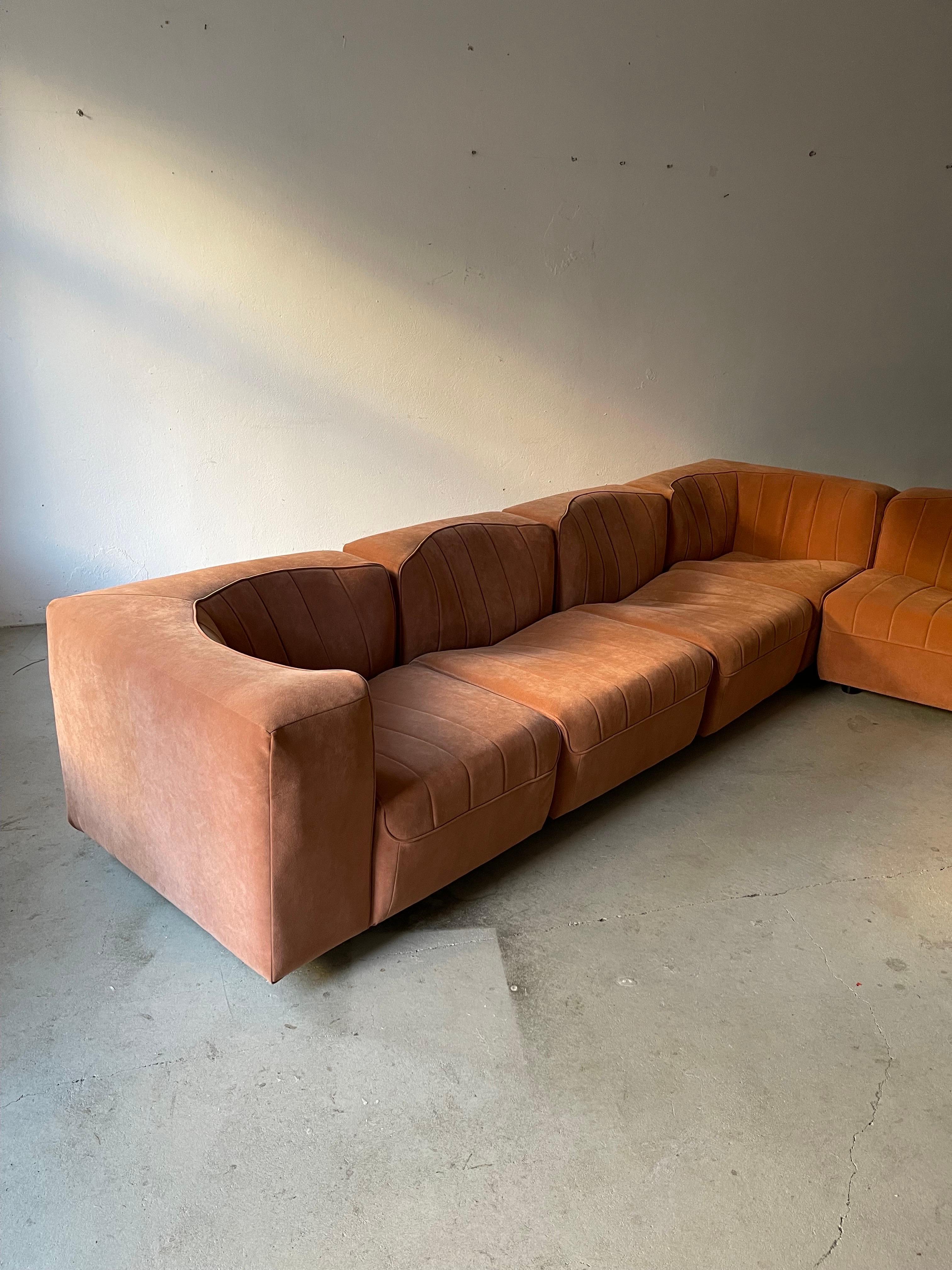Tito Agnoli Arflex Sectional Sofa Model '9000' in Terracotta Suede Upholstery In Good Condition For Sale In Vienna, AT