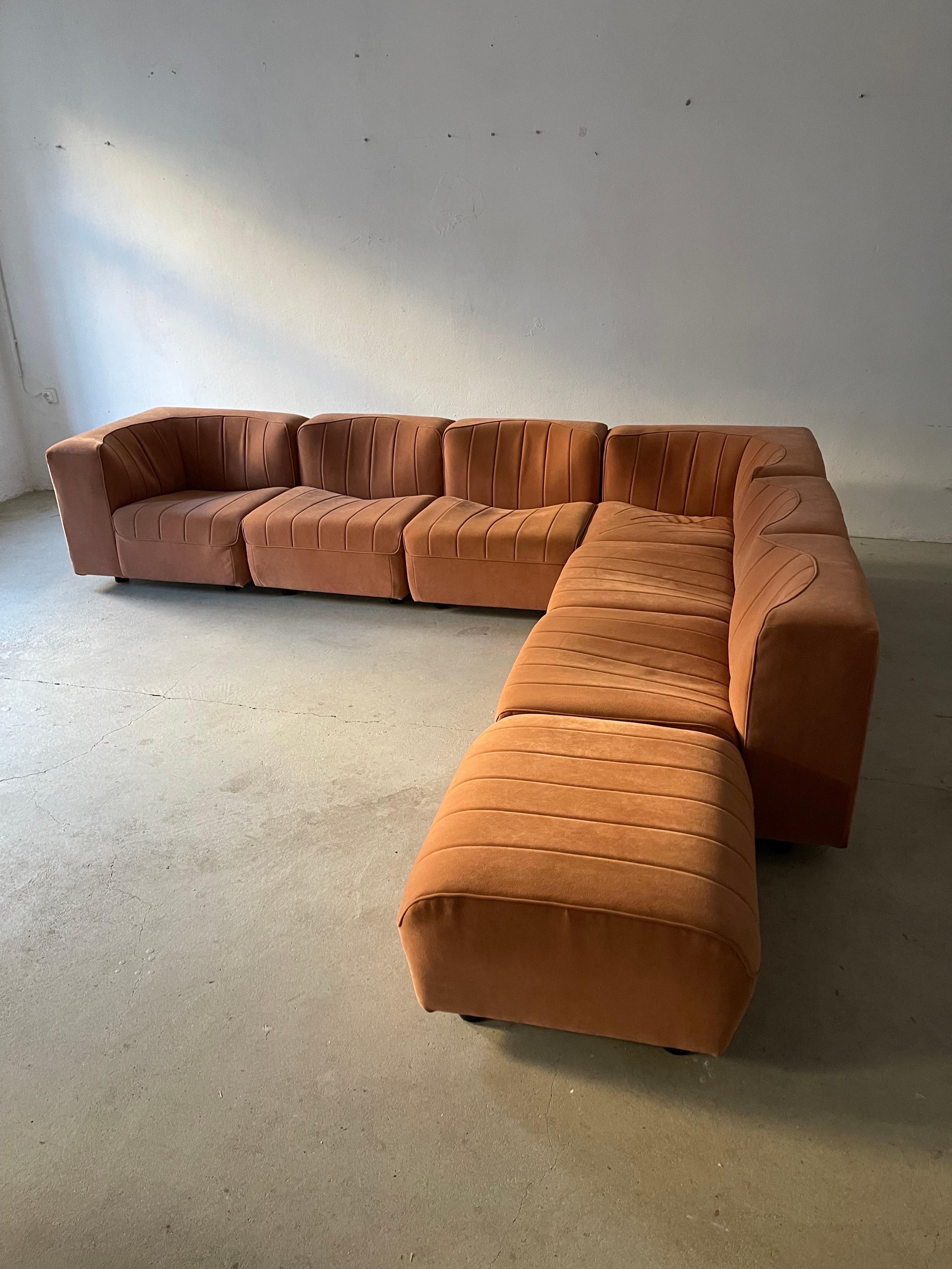 Late 20th Century Tito Agnoli Arflex Sectional Sofa Model '9000' in Terracotta Suede Upholstery For Sale