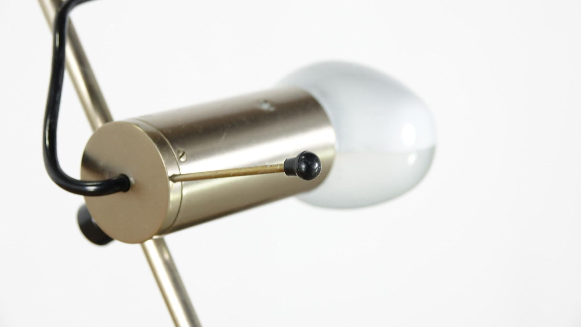 Tito Agnoli Articulated desk lamp, model 255 For Sale 6