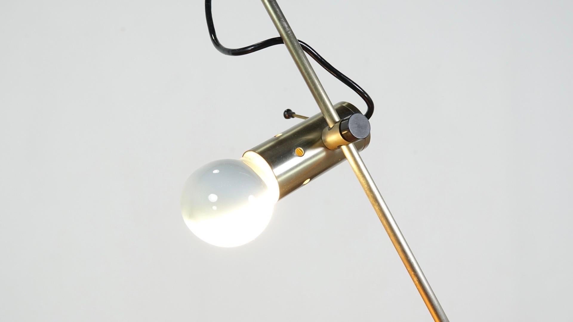 Tito Agnoli Articulated desk lamp, model 255 For Sale 8