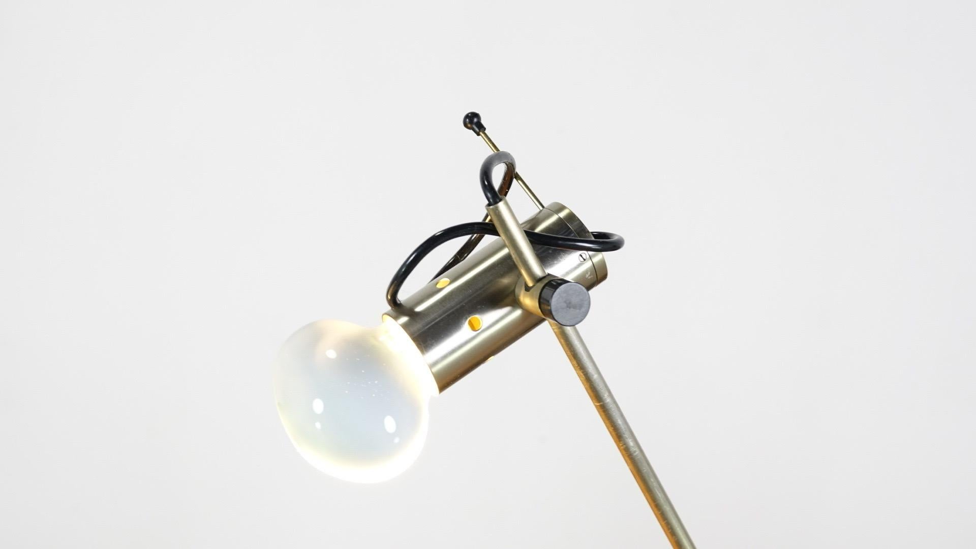Tito Agnoli Articulated desk lamp, model 255 For Sale 10