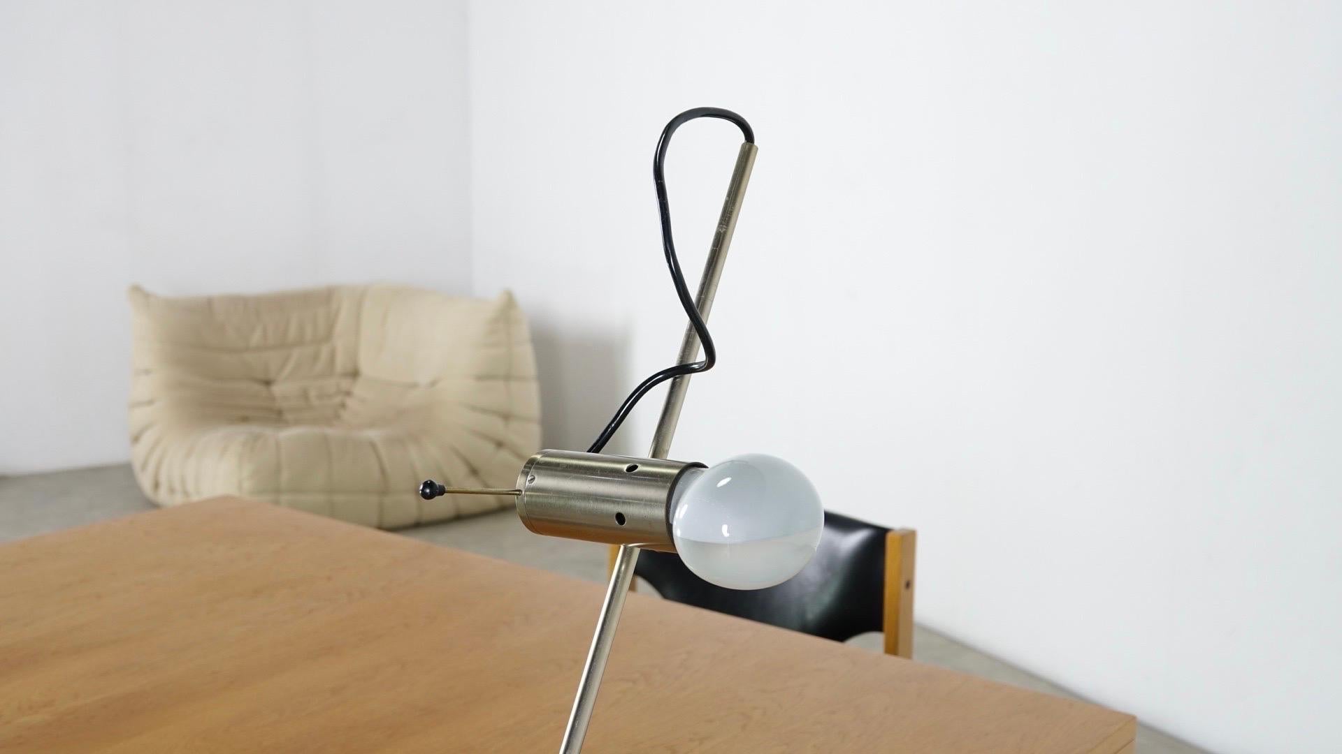 Tito Agnoli Articulated desk lamp, model 255 For Sale 13