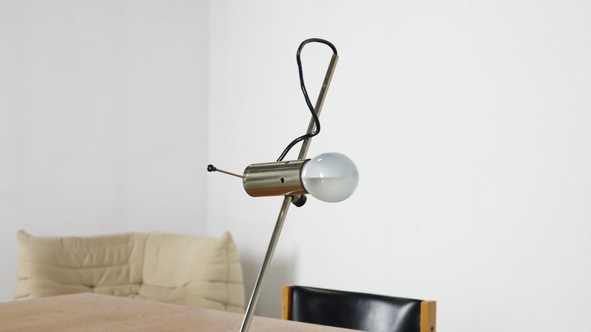 Tito Agnoli Articulated desk lamp, model 255 For Sale 14