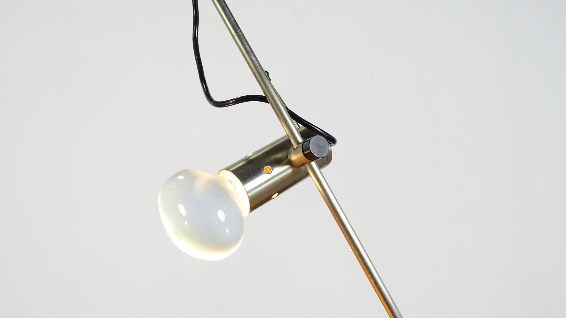 Tito Agnoli Articulated desk lamp, model 255 For Sale 15