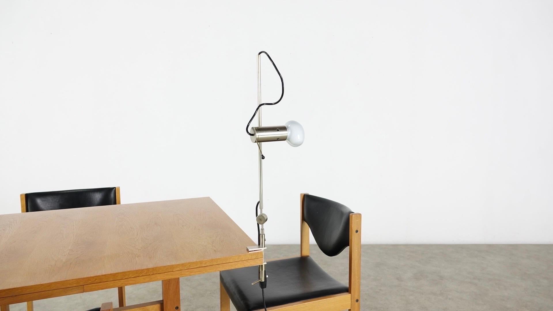 Tito Agnoli Articulated desk lamp, model 255 For Sale 16