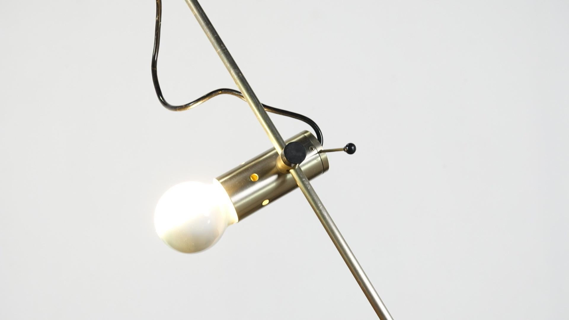 Tito Agnoli Articulated desk lamp, model 255 For Sale 2
