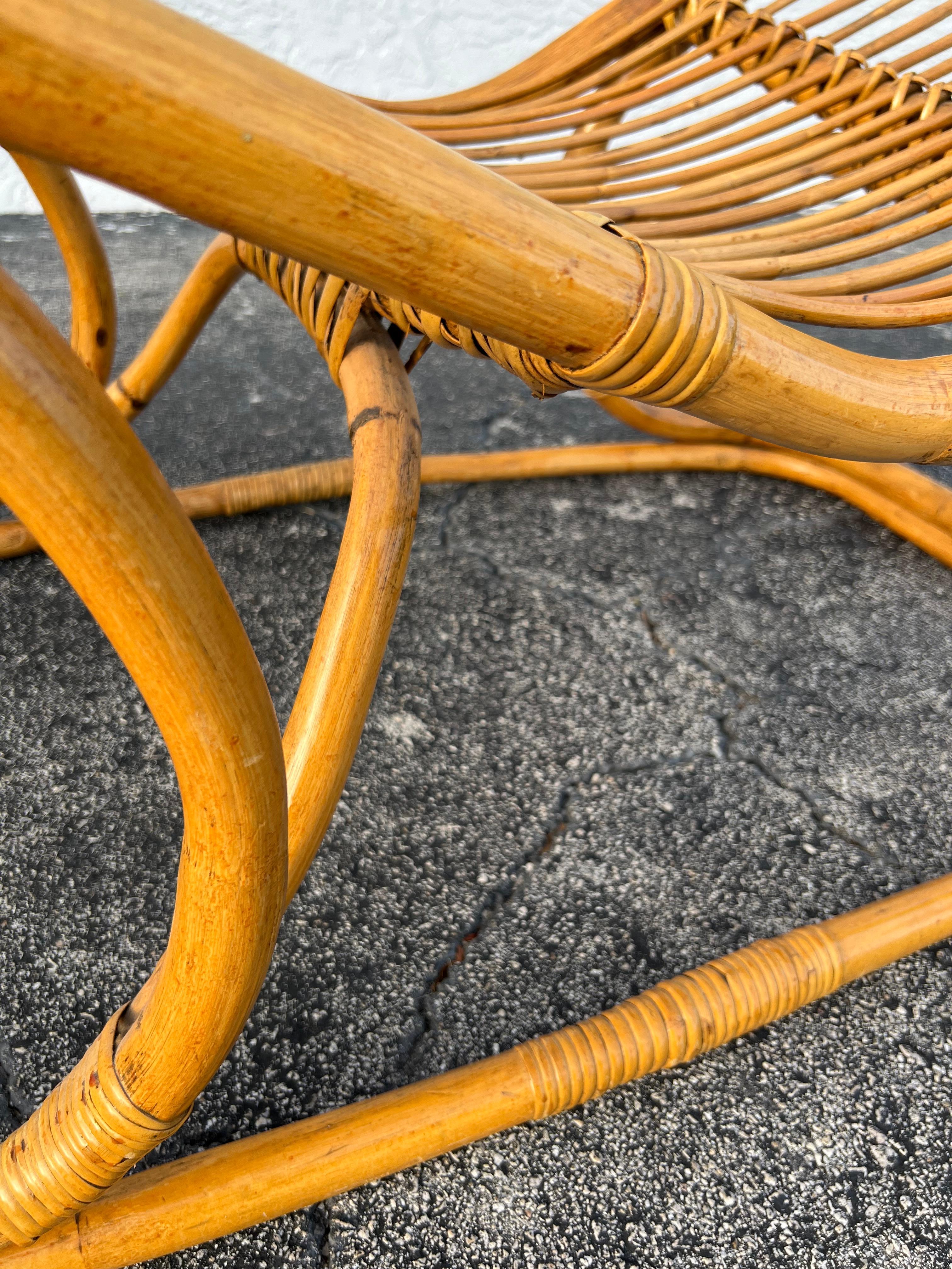 Tito Agnoli Attributed Rattan Chaise Lounge  In Good Condition For Sale In West Palm Beach, FL