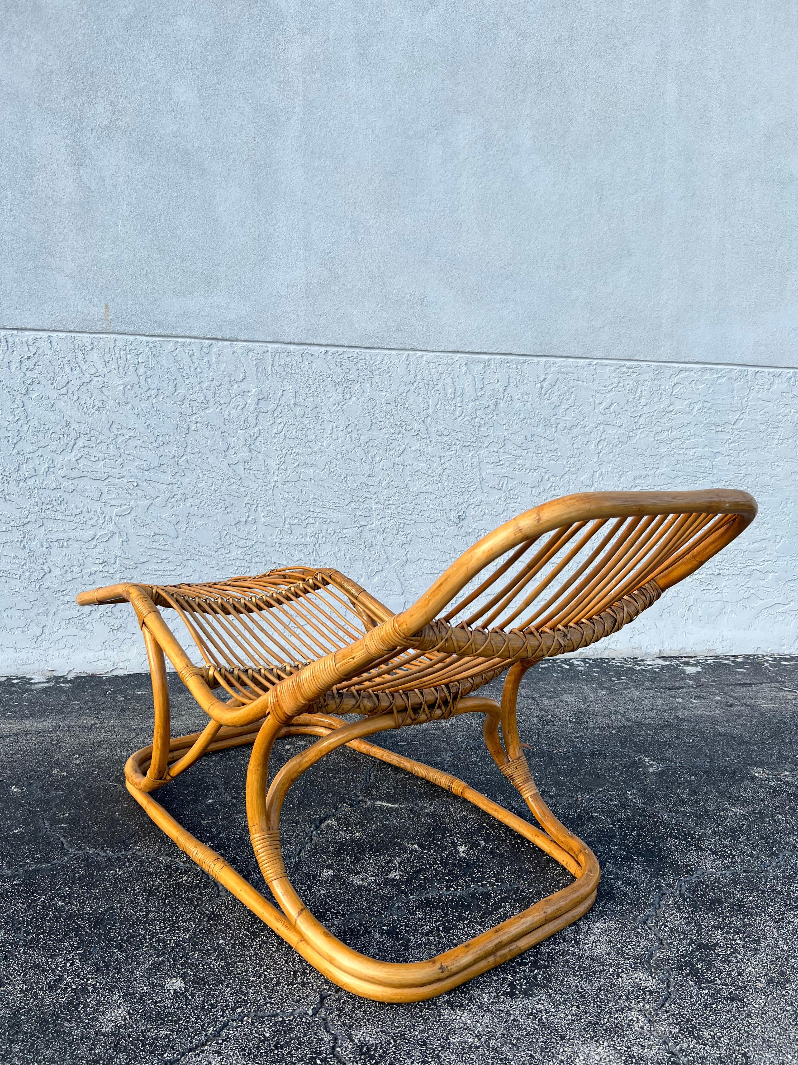 Fin du 20e siècle Chaise longue en rotin Tito Agnoli Attributed  en vente