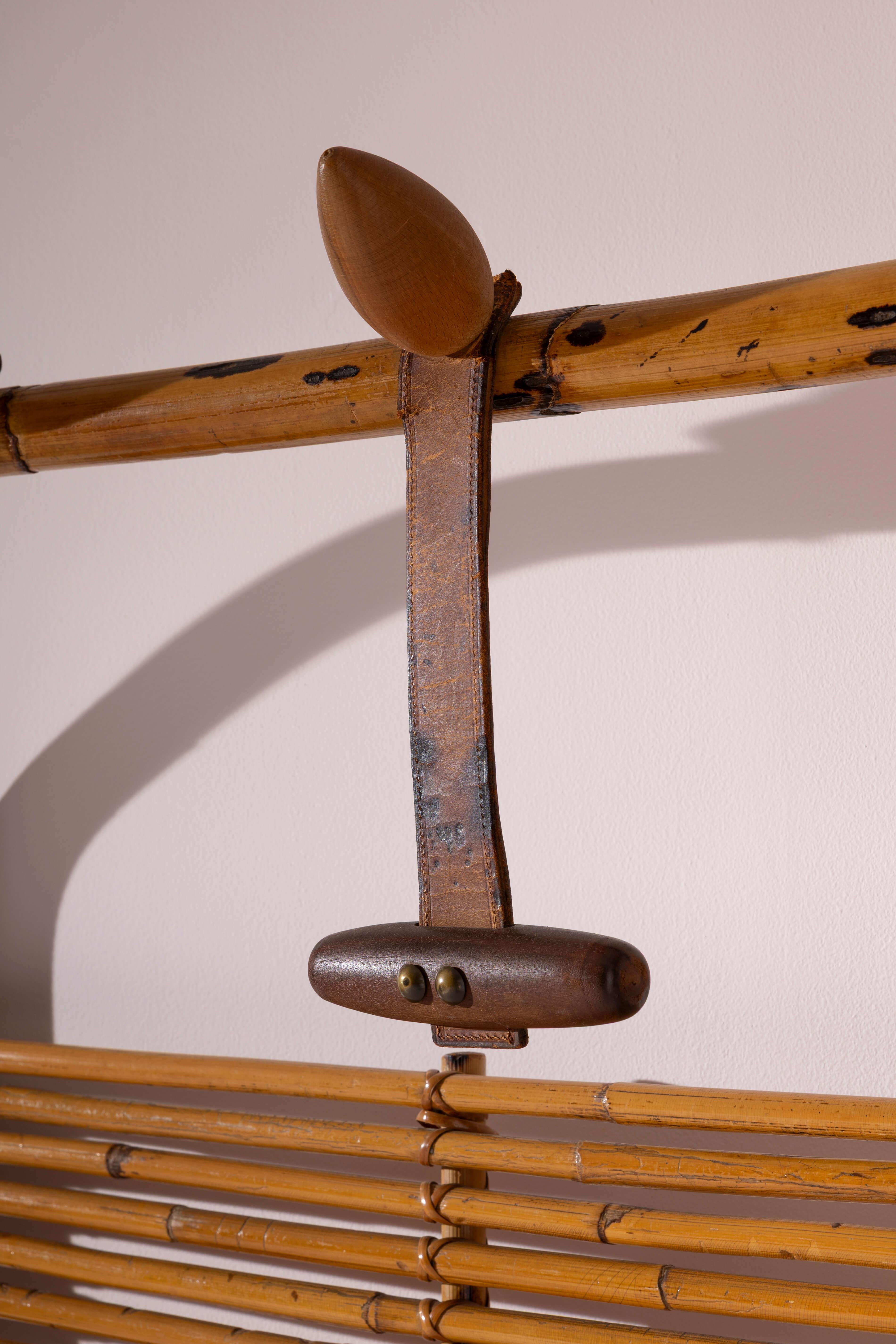 Perchero de bambú y cuero de Tito Agnoli para Bonacina, Italia, años 60 Moderno de mediados de siglo en venta