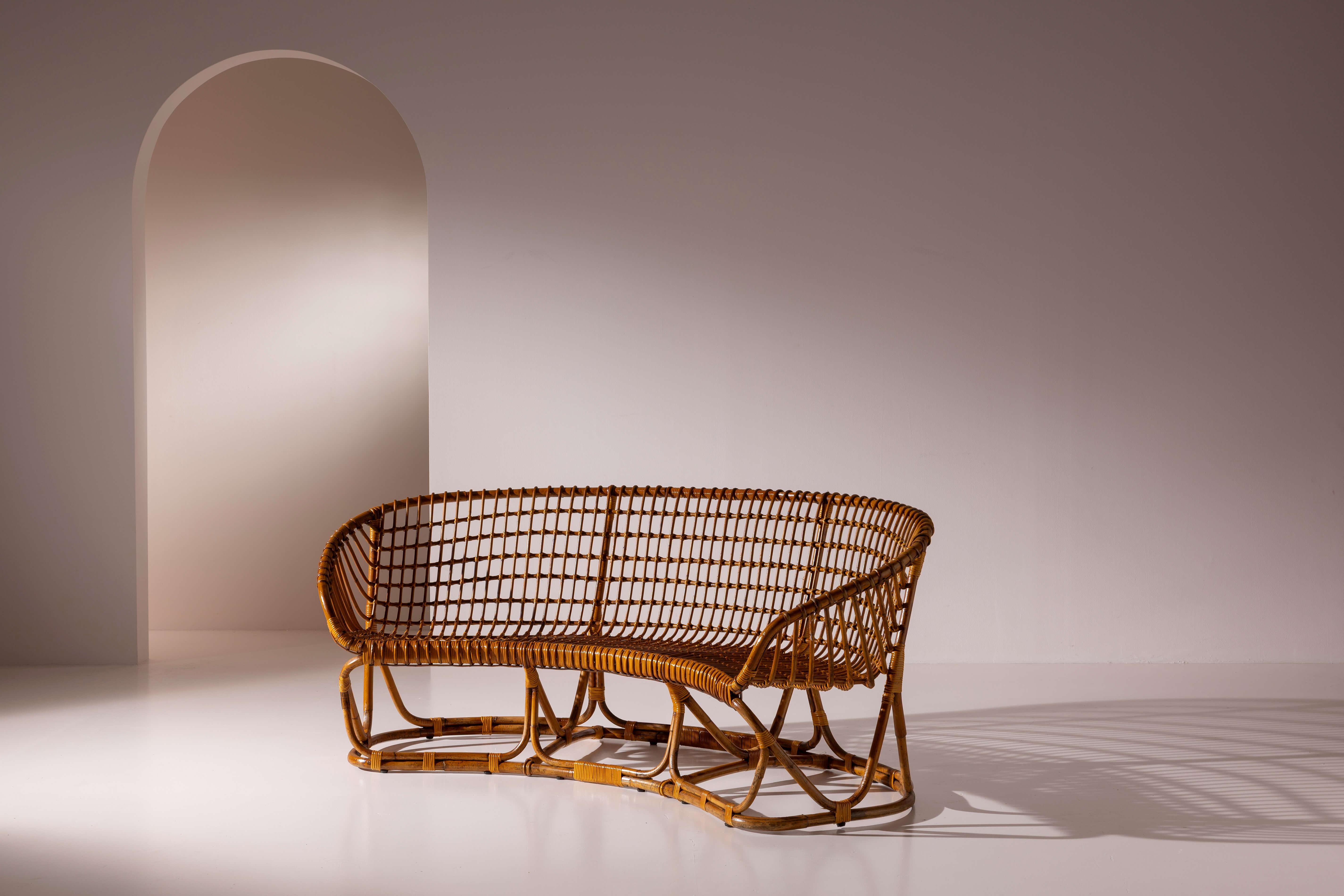 Bambou Canapé incurvé en bambou et rotin Tito Agnoli pour Bonacina, Italie, années 1950 en vente