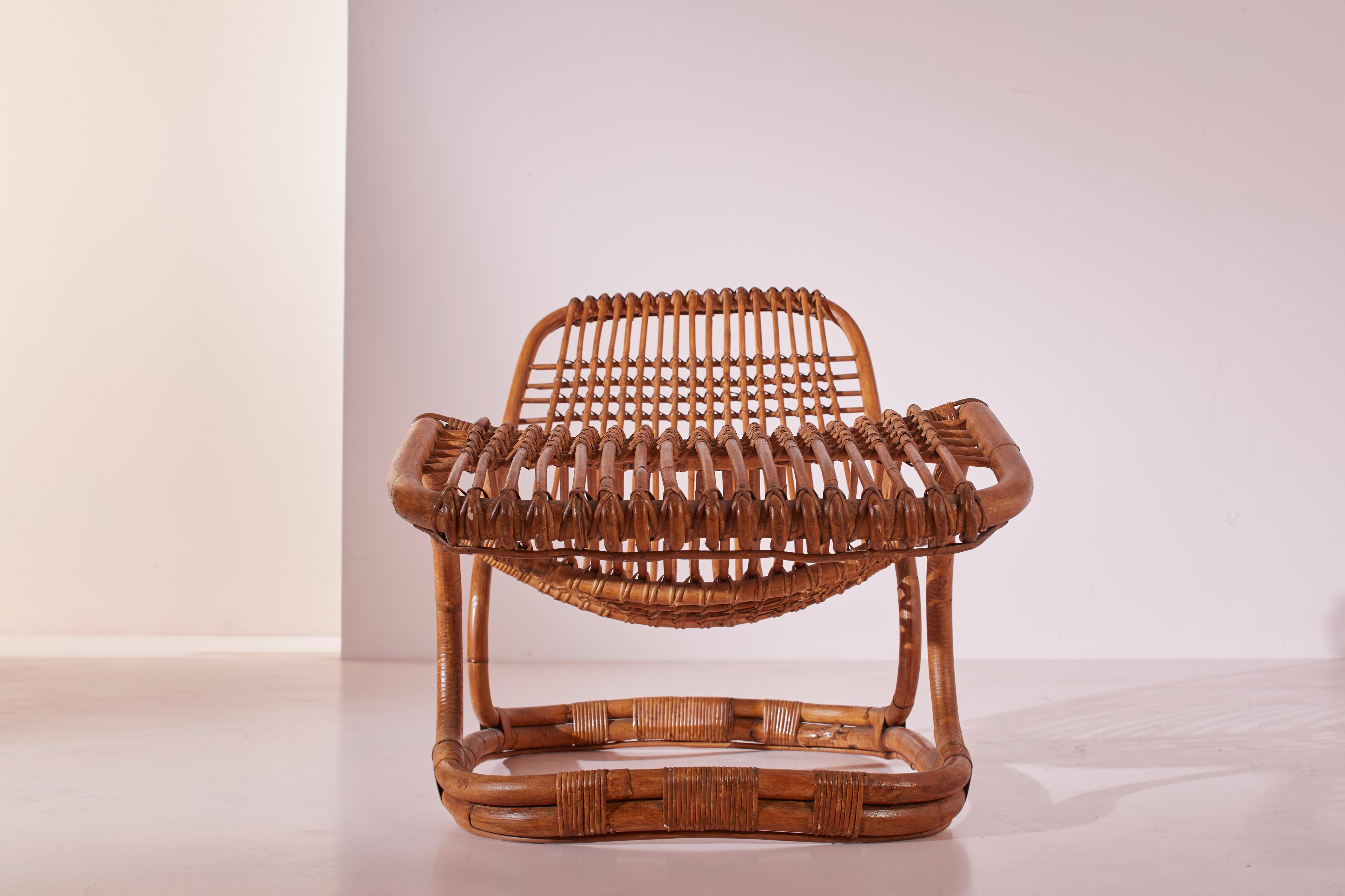 Mid-20th Century Tito Agnoli bamboo & rattan chaise longue for Pierantonio Bonacina, Italy, 1960s For Sale